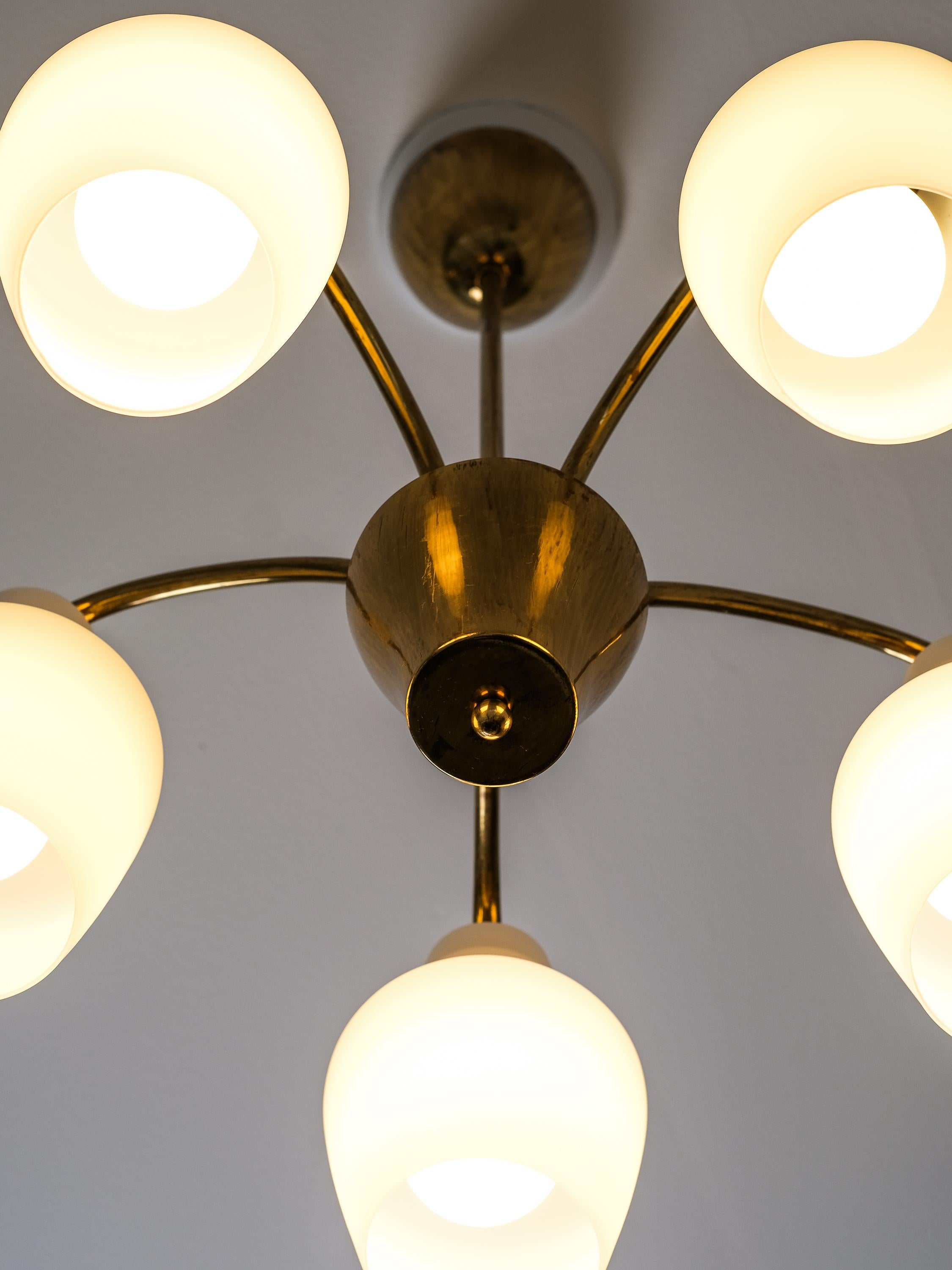 Mid-Century Finnish Chandelier in Brass and Glass, 1950s For Sale 6