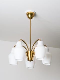 Araña finlandesa de mediados de siglo en latón y cristal, años 50