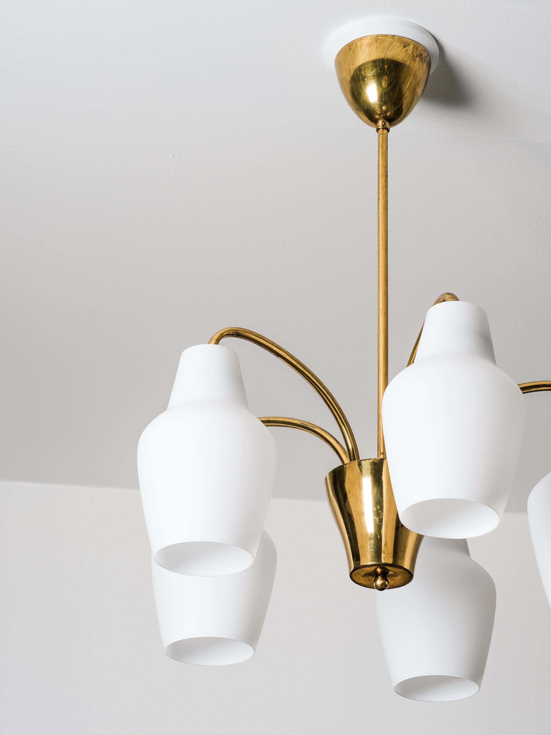 Mid-Century Finnish Chandelier in Brass and Glass, 1950s For Sale 2