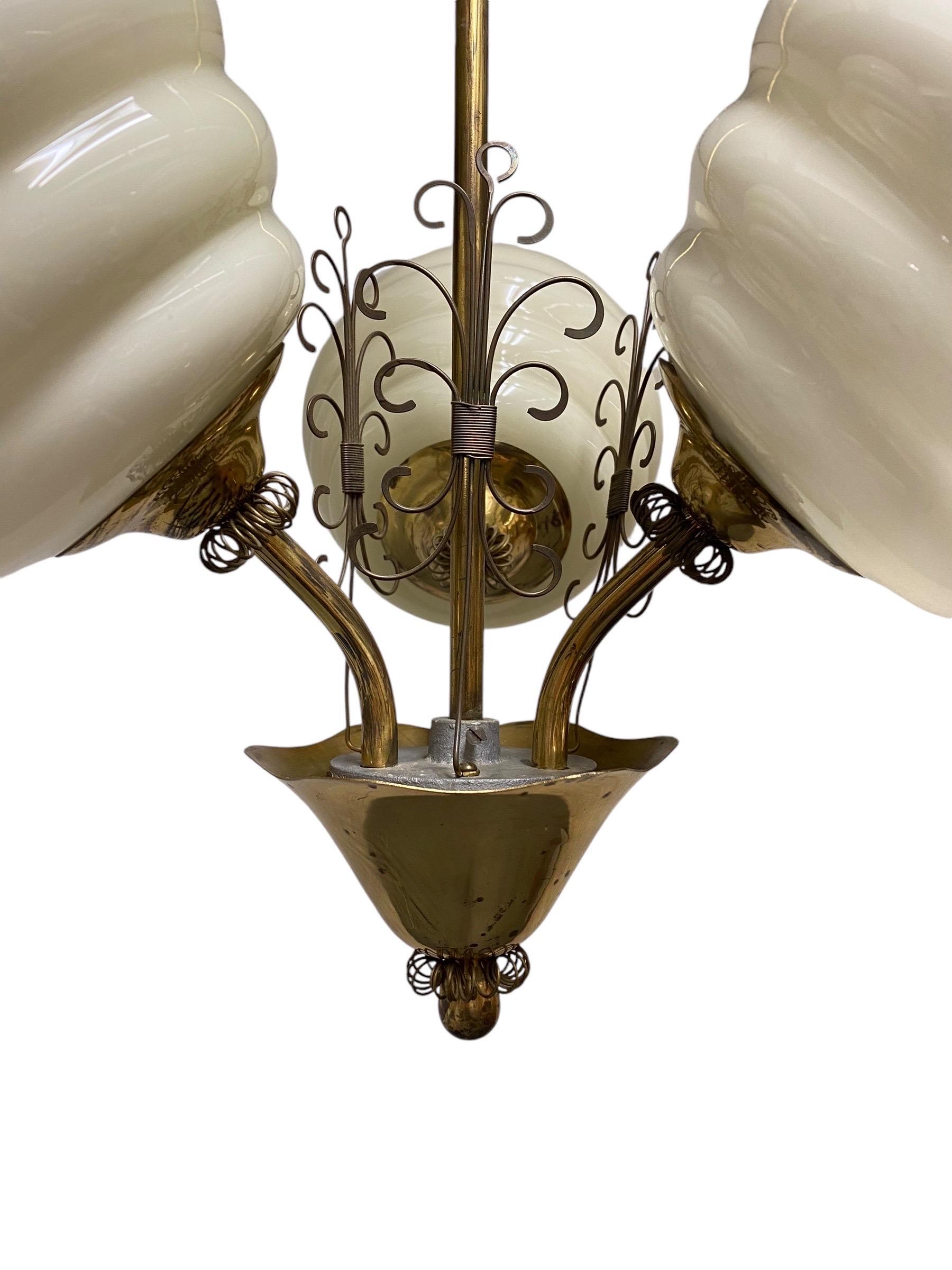 Scandinave moderne Lampe de design finlandais du milieu du siècle en laiton et verre, années 1950 en vente