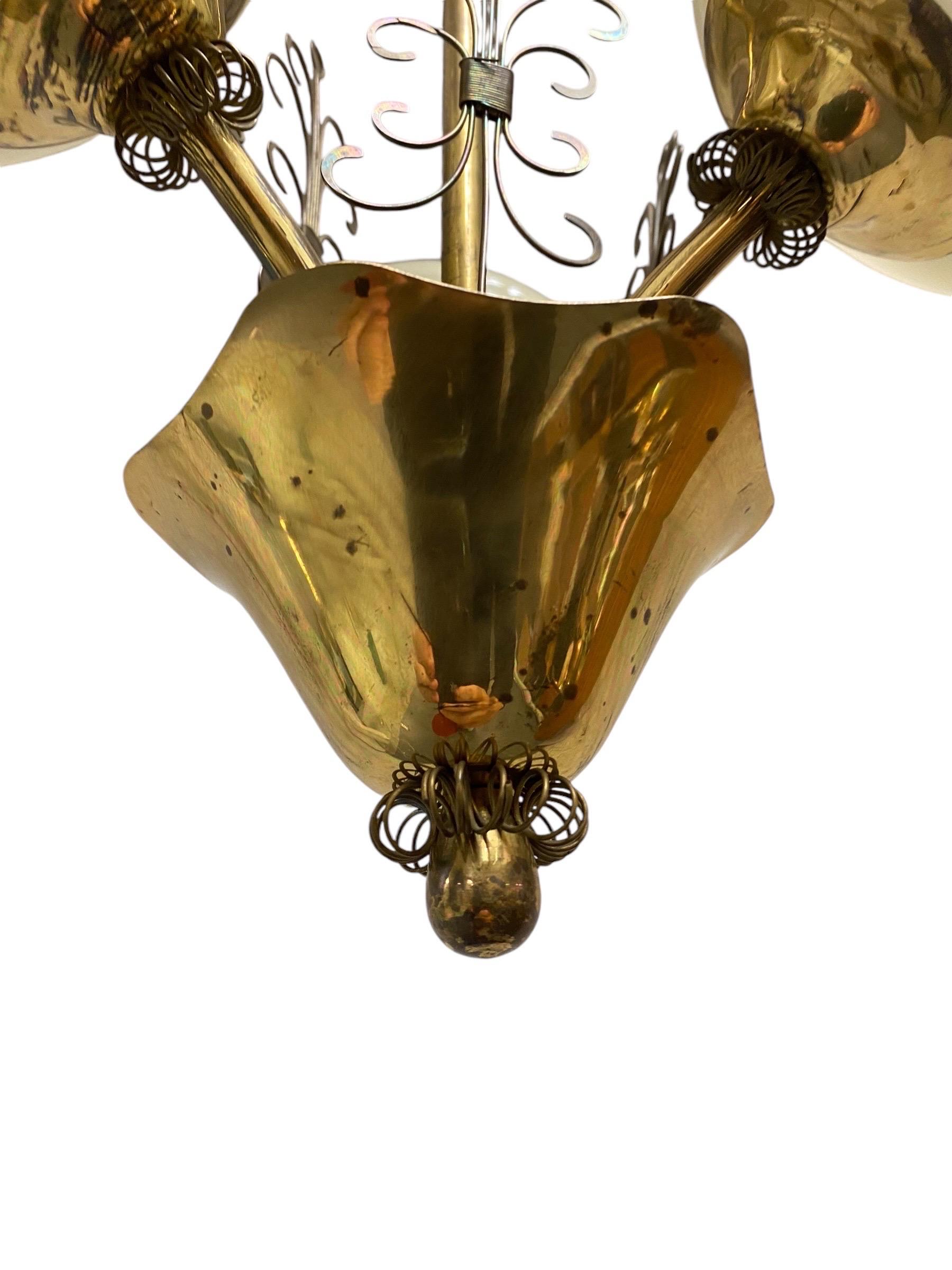 Lampe de design finlandais du milieu du siècle en laiton et verre, années 1950 en vente 1