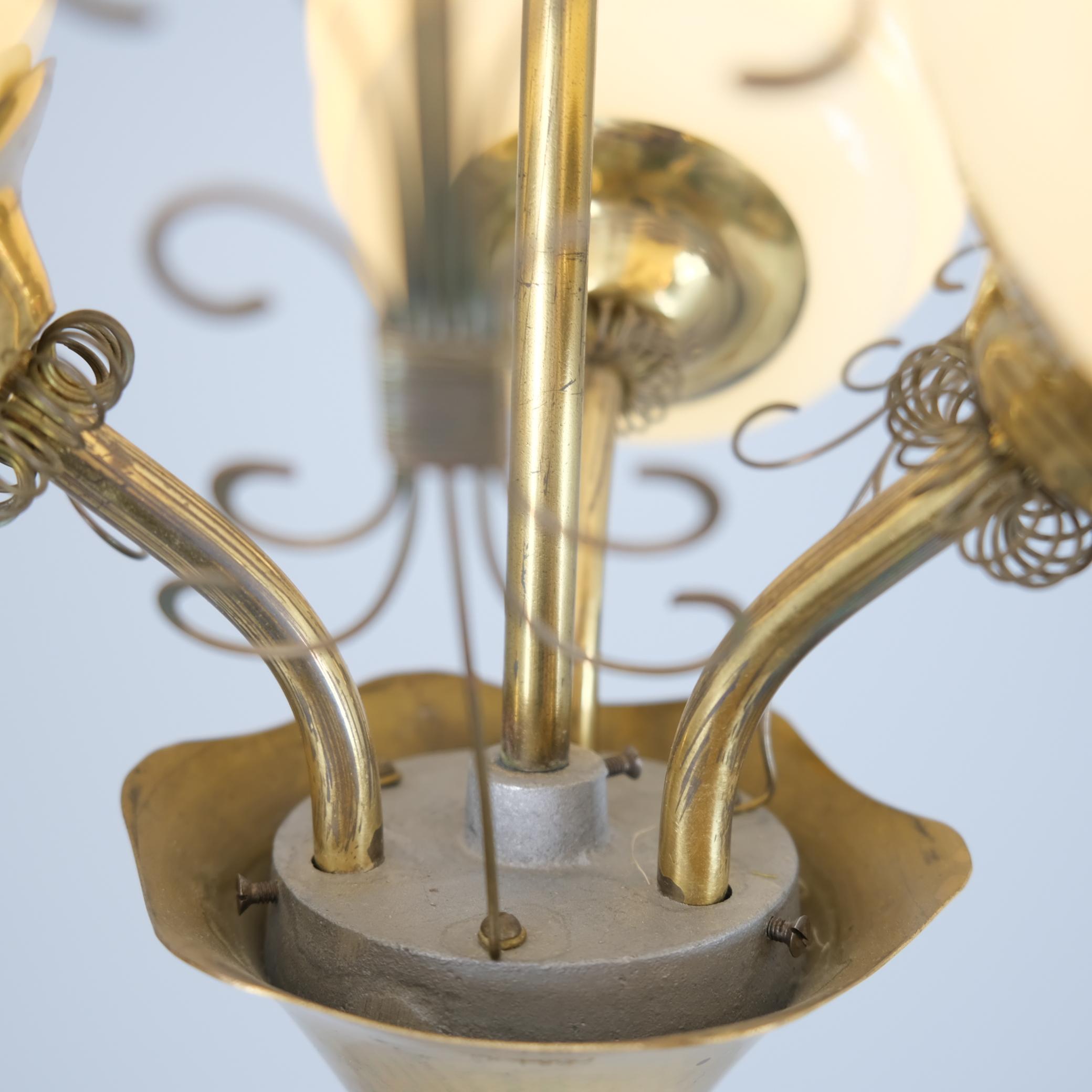 Lampe de design finlandais du milieu du siècle en laiton et verre, années 1950 en vente 1