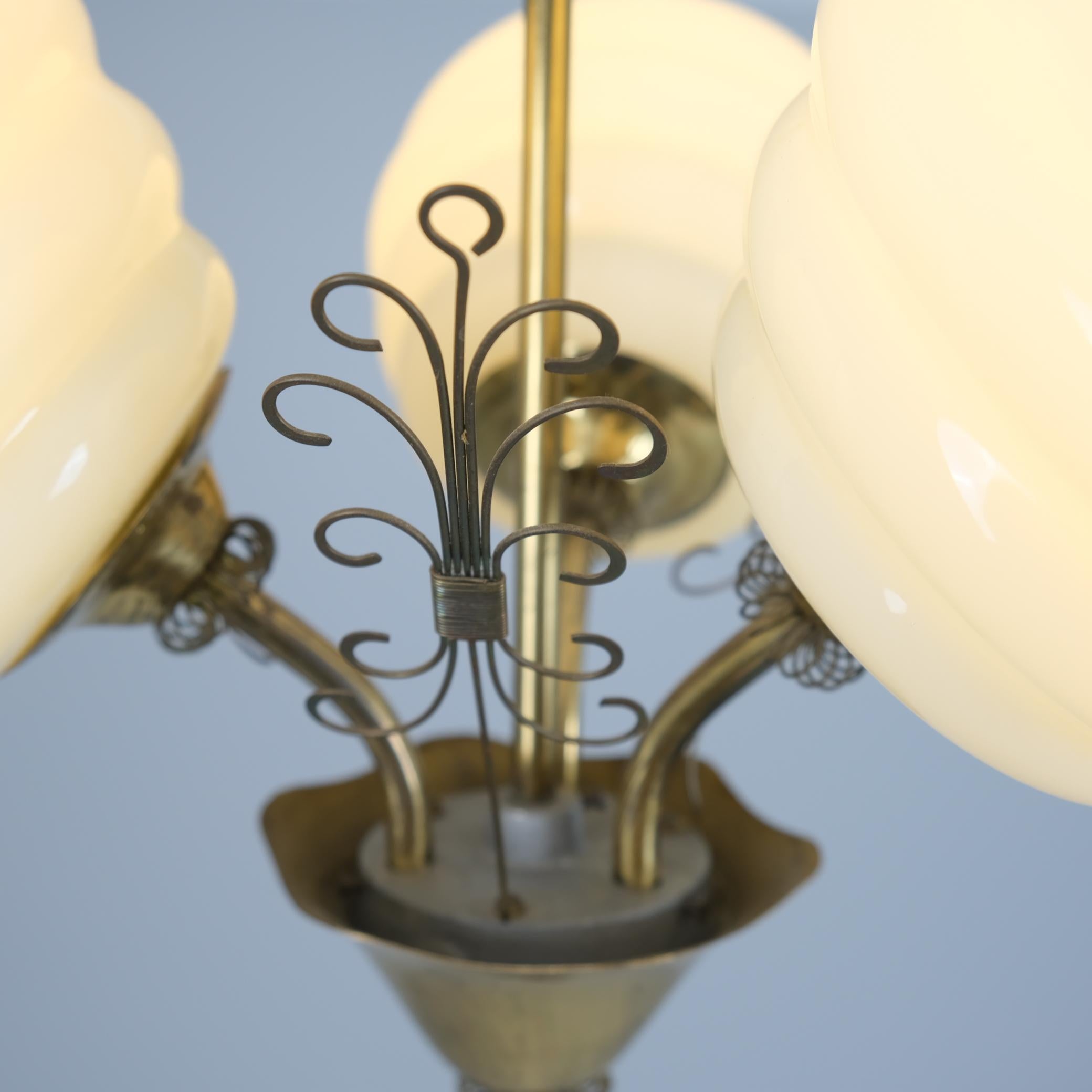 Lampe de design finlandais du milieu du siècle en laiton et verre, années 1950 en vente 2
