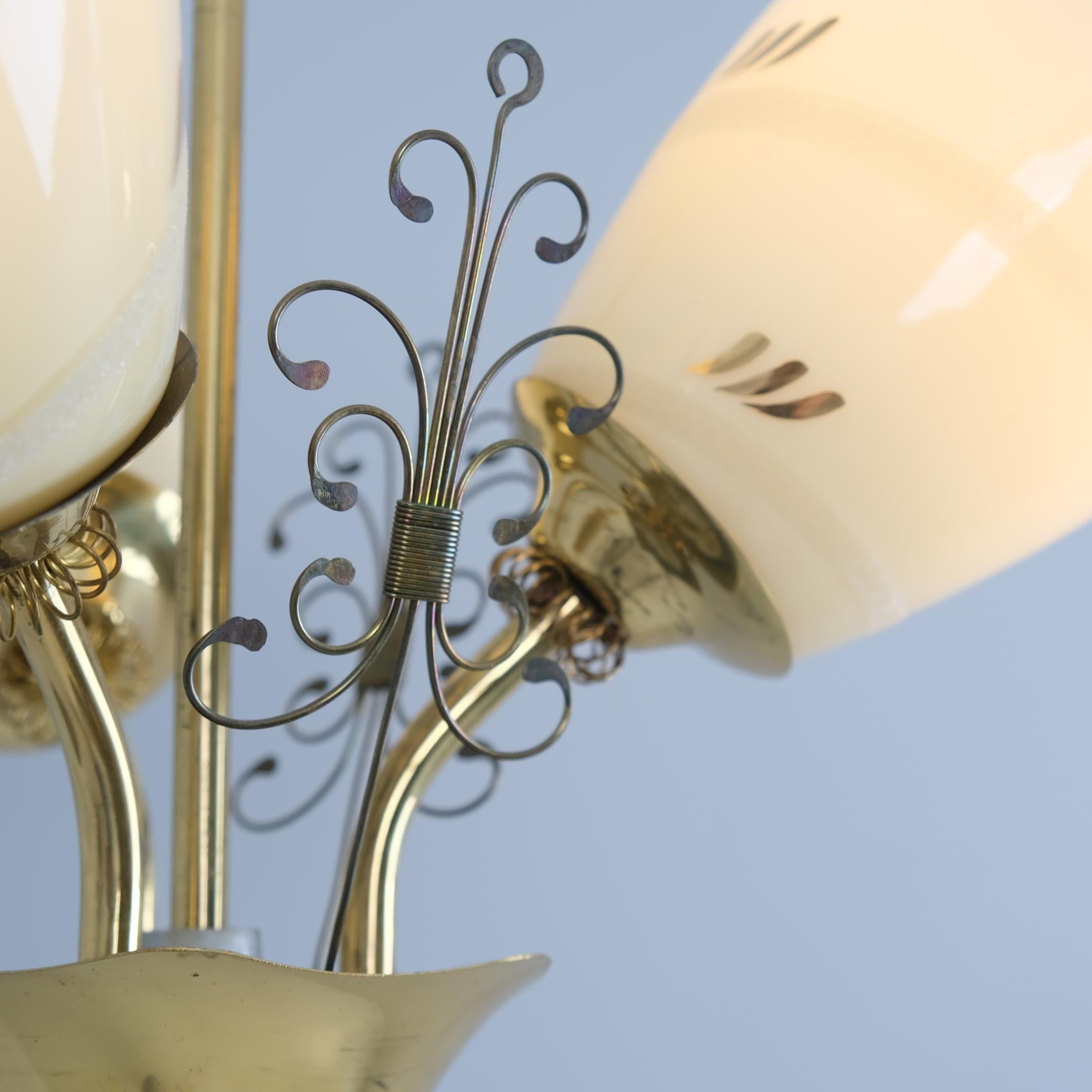 Ottone Lampada di design finlandese di metà secolo in ottone e vetro per Stockmann, anni '50 in vendita