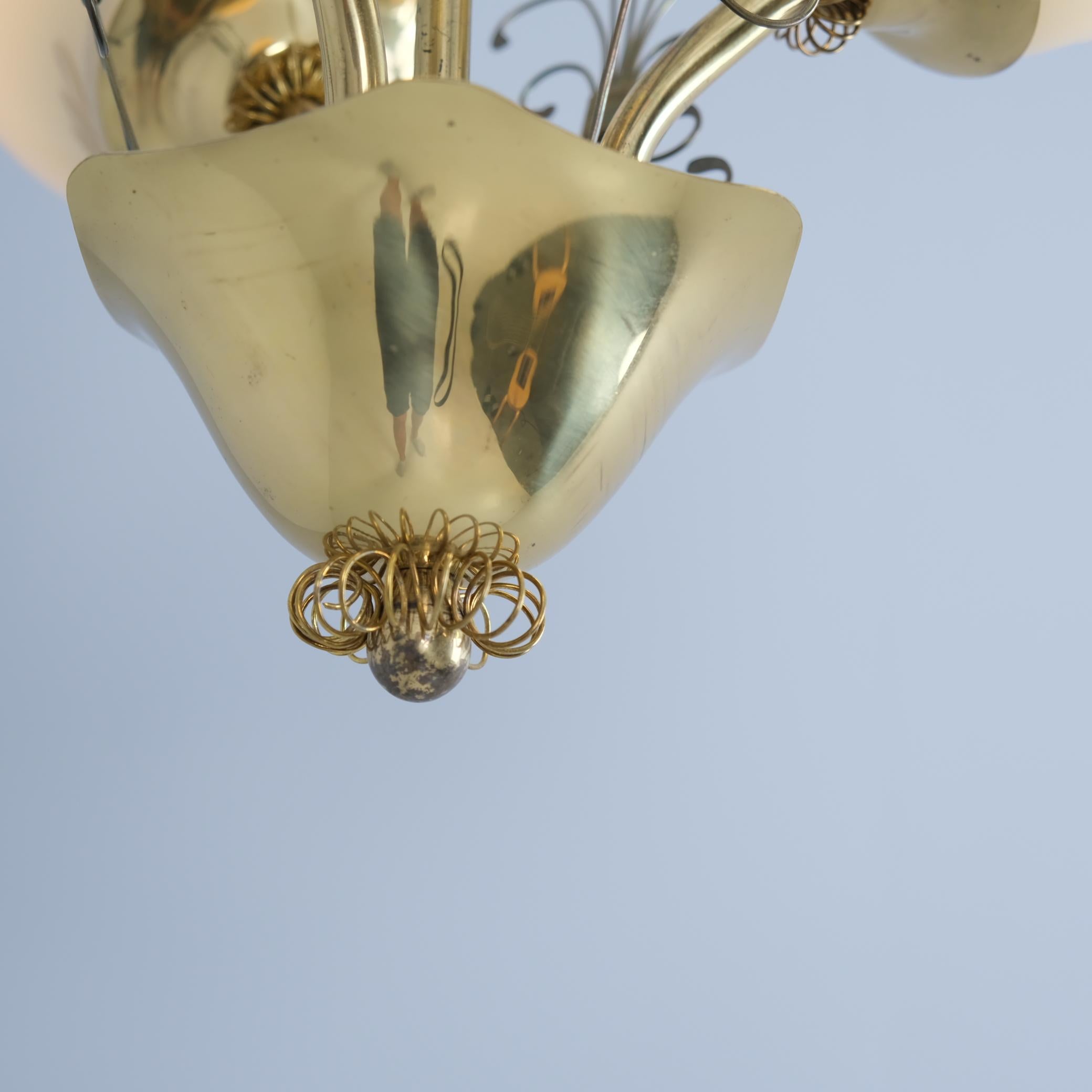 Lampada di design finlandese di metà secolo in ottone e vetro per Stockmann, anni '50 in vendita 1