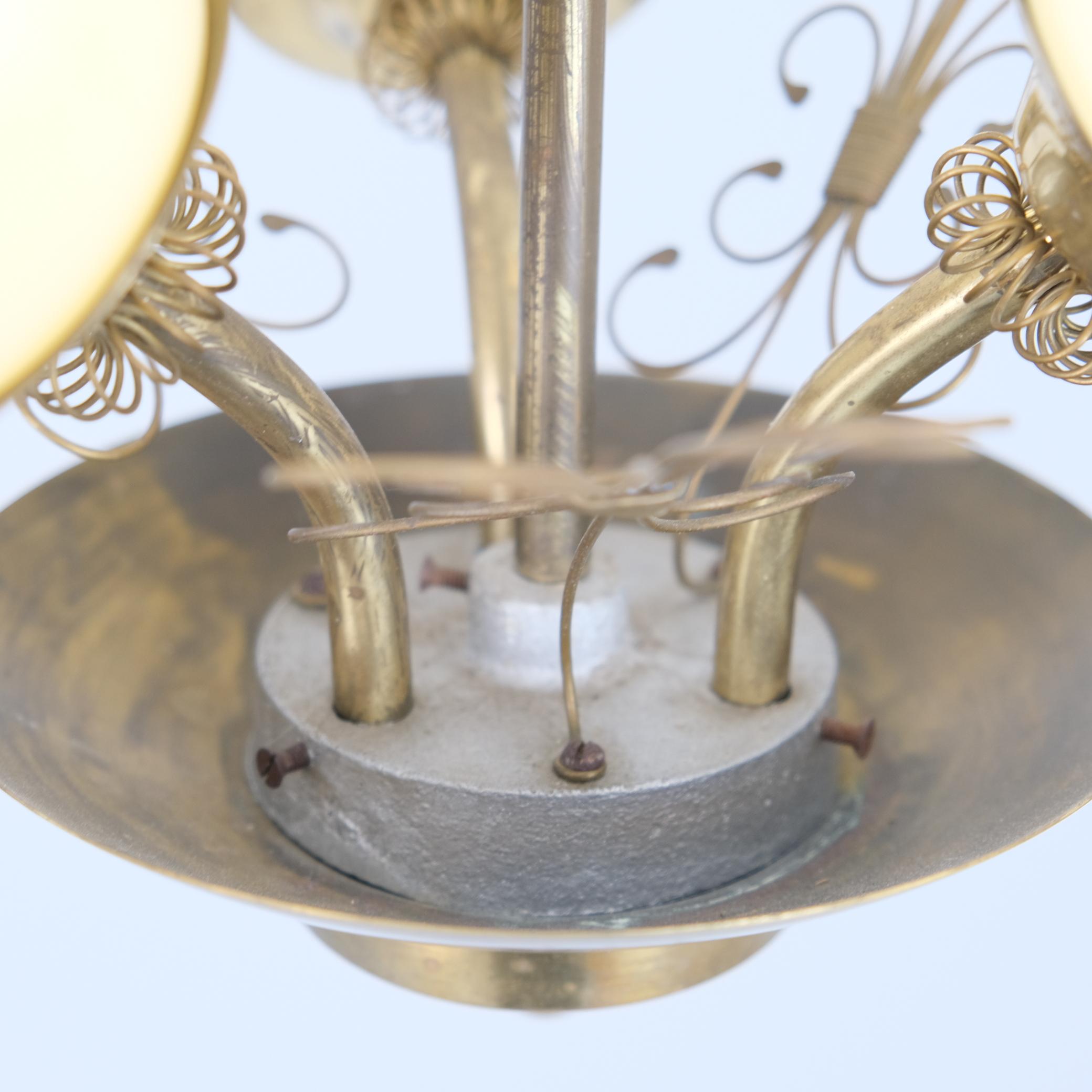 Lampada di design finlandese di metà secolo in ottone e vetro dipinto a mano, anni '50 in vendita 3
