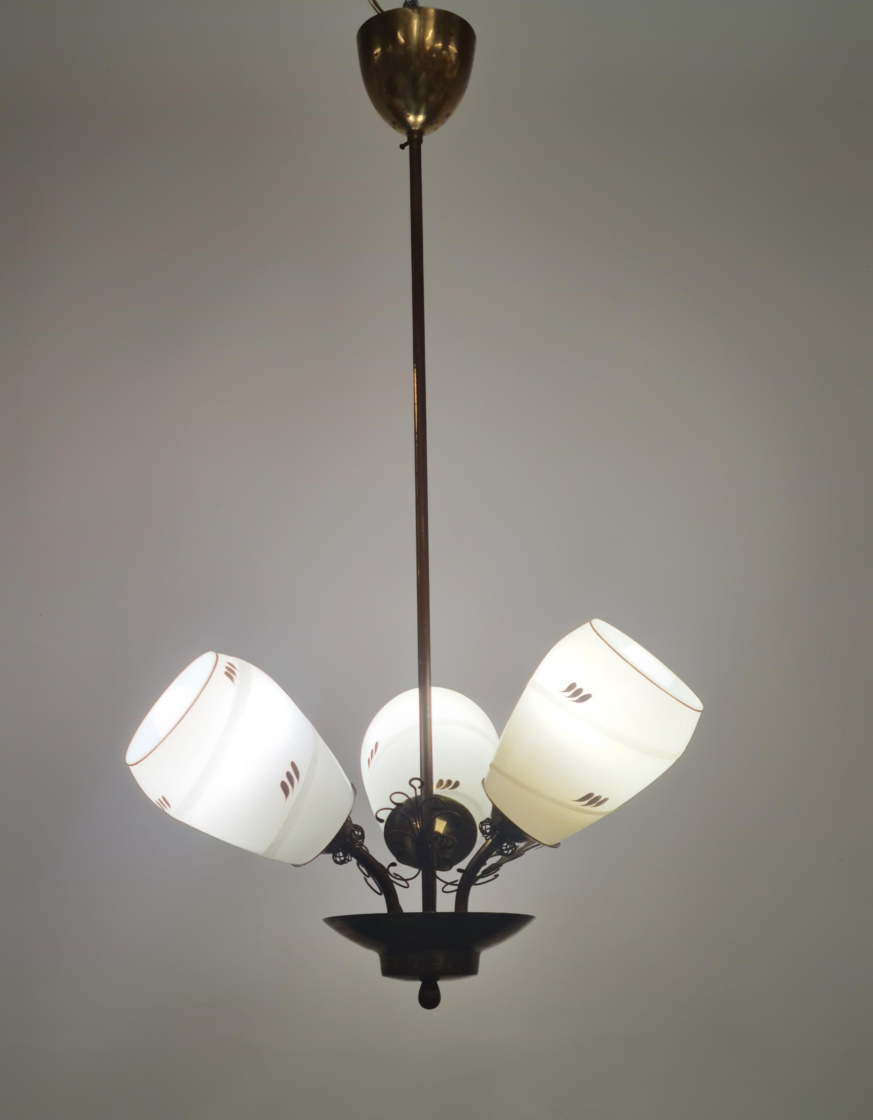 Lampada di design finlandese di metà secolo in ottone e vetro dipinto a mano, anni '50 in vendita 6