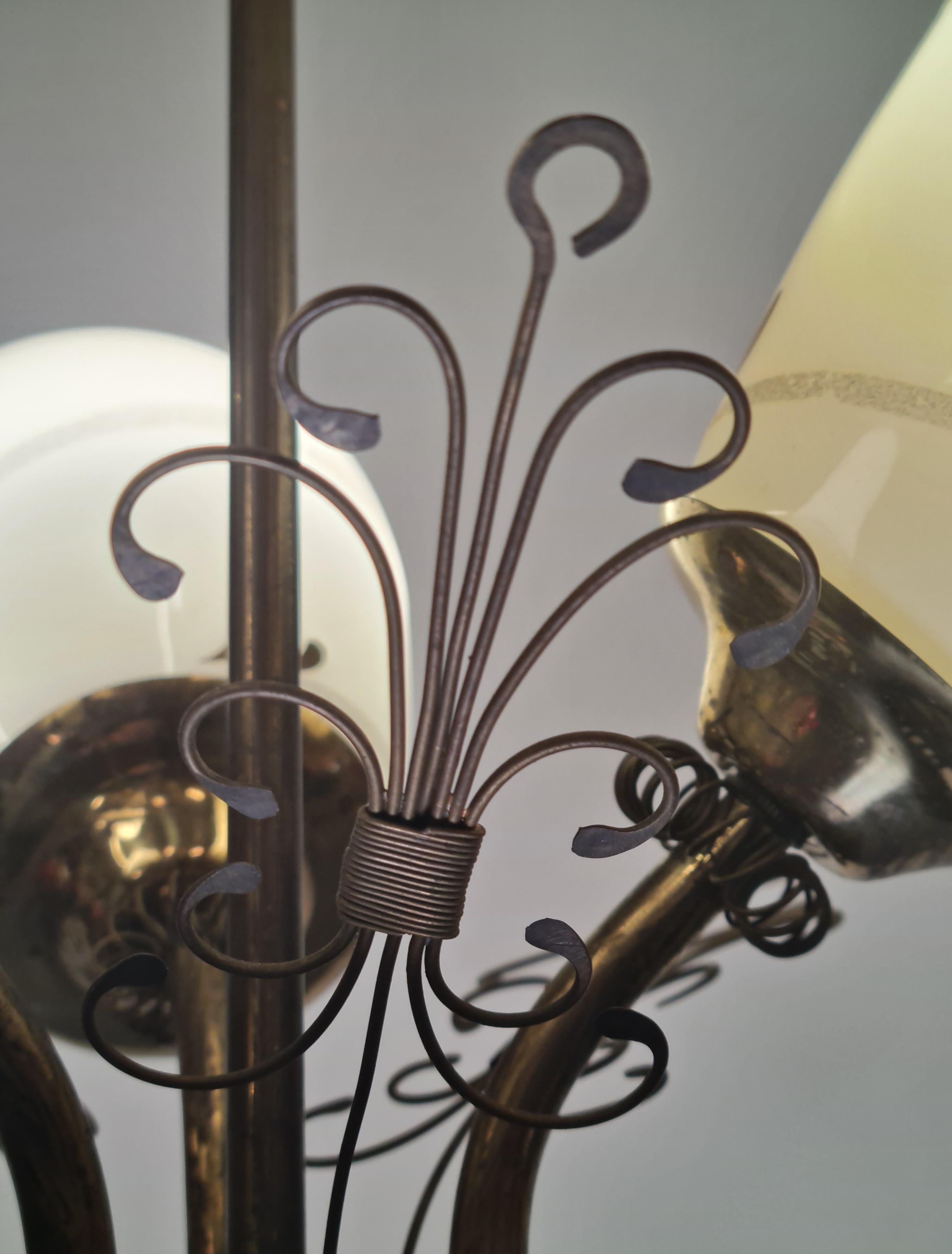 Lampada di design finlandese di metà secolo in ottone e vetro dipinto a mano, anni '50 In condizioni buone in vendita a Helsinki, FI