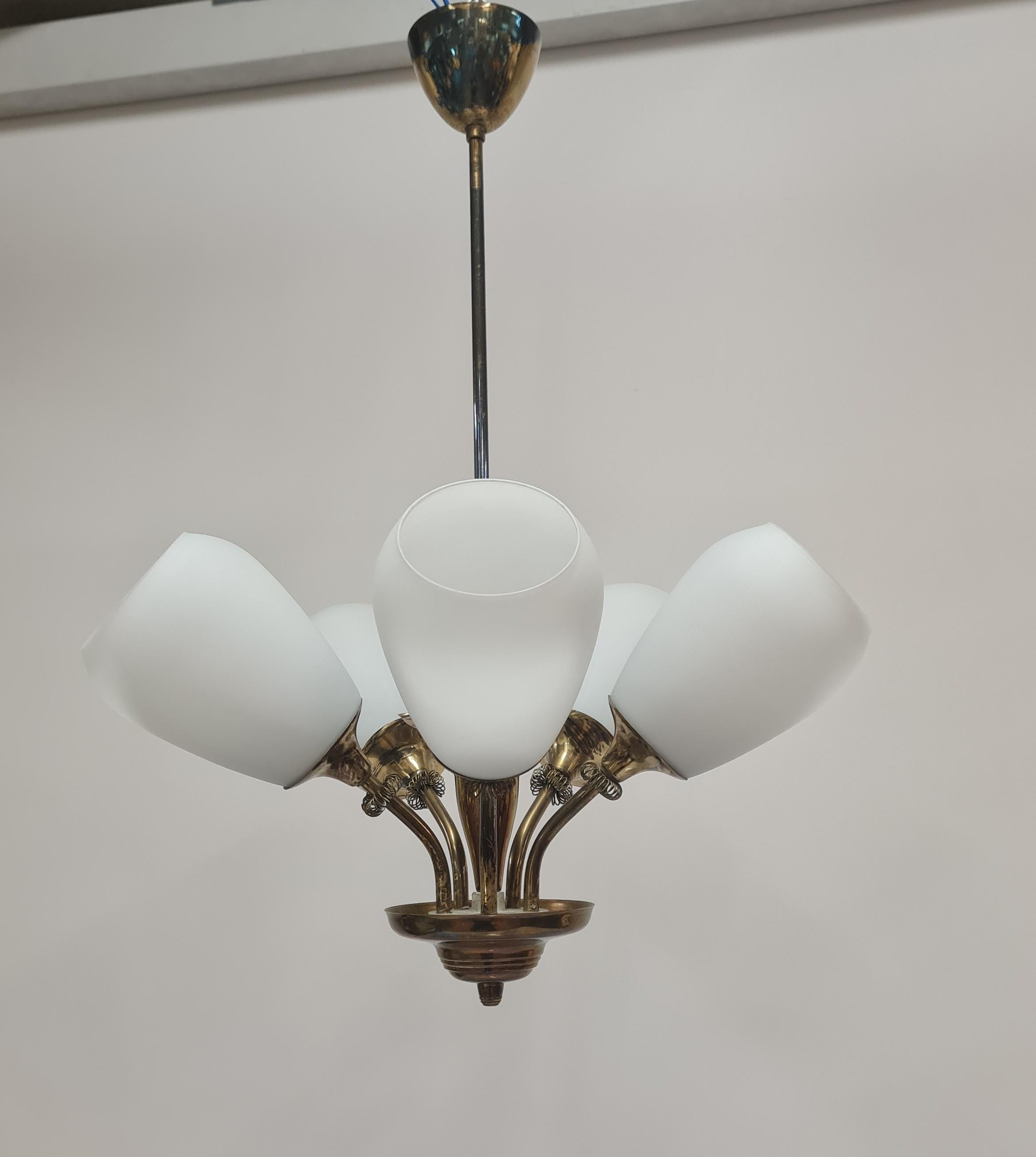 Metà XX secolo Lampada di design finlandese di metà secolo Model 62-102/5, ottone e vetro, Stockmann, anni '50 in vendita