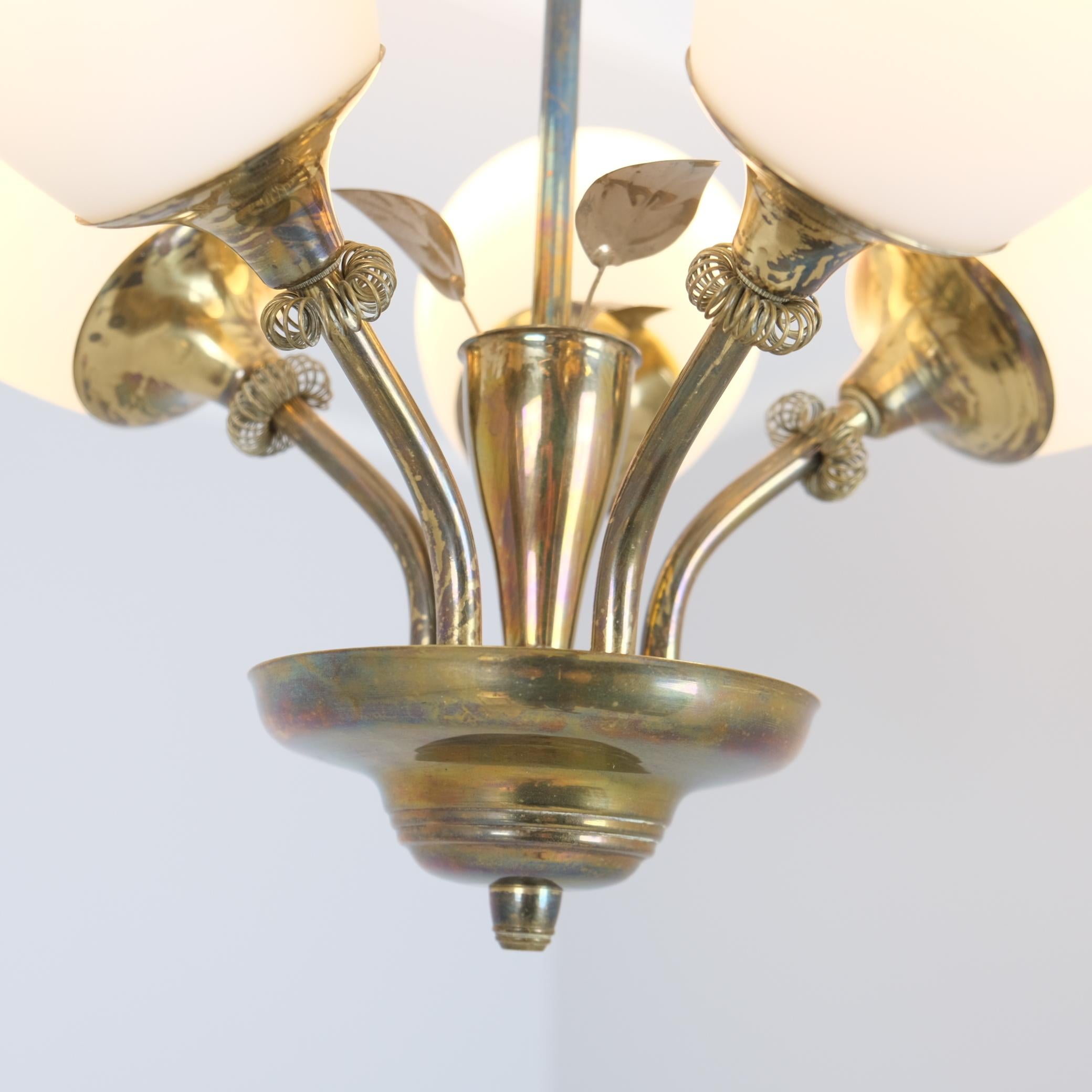 Metà XX secolo Lampada di design finlandese di metà secolo Model 62-102/5, ottone e vetro, Stockmann, anni '50 in vendita