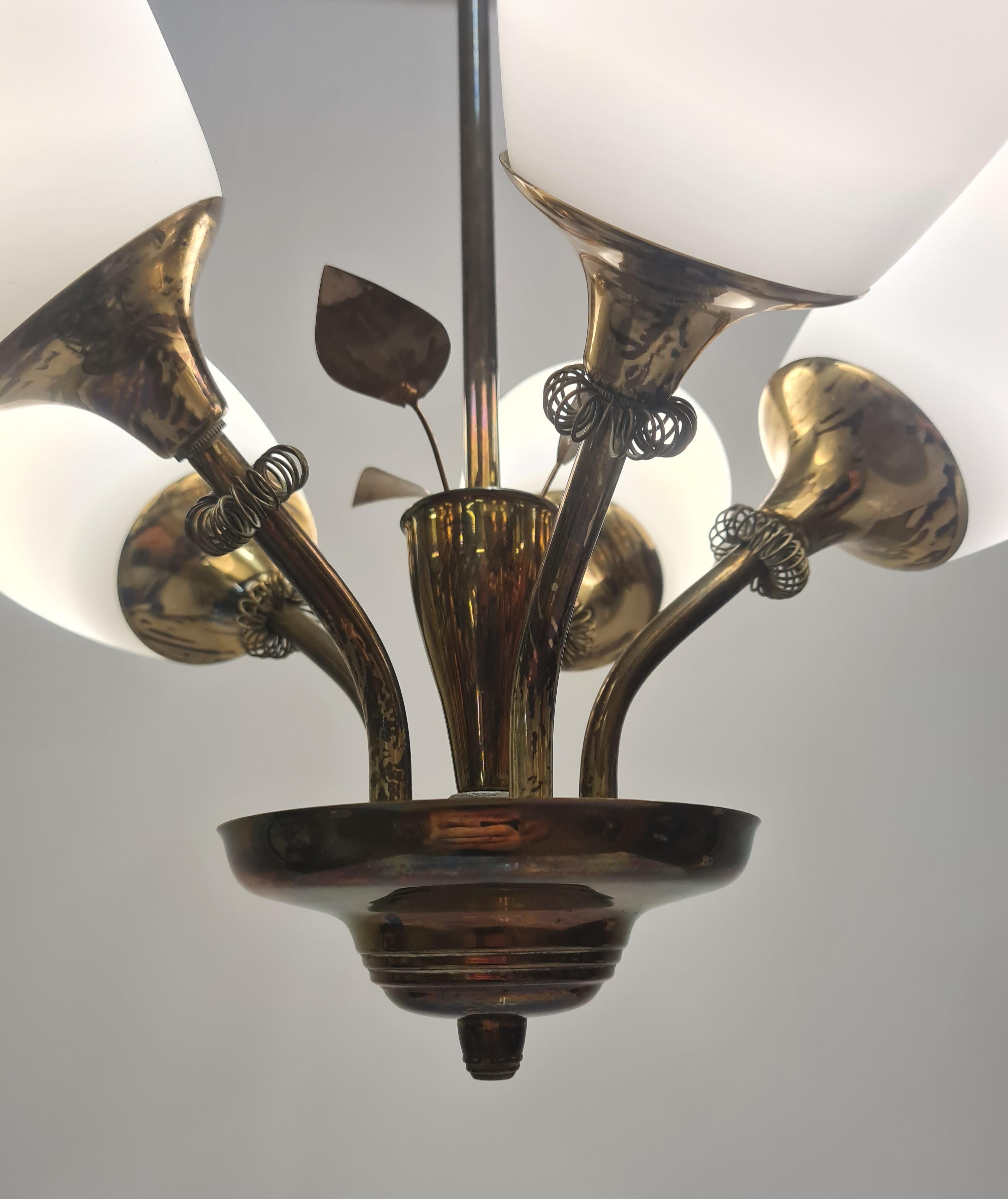 Vetro soffiato Lampada di design finlandese di metà secolo Model 62-102/5, ottone e vetro, Stockmann, anni '50 in vendita