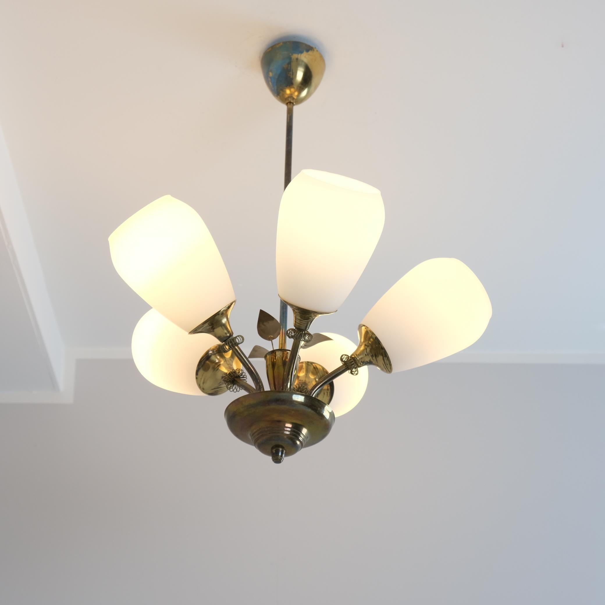 Metallo Lampada di design finlandese di metà secolo Model 62-102/5, ottone e vetro, Stockmann, anni '50 in vendita
