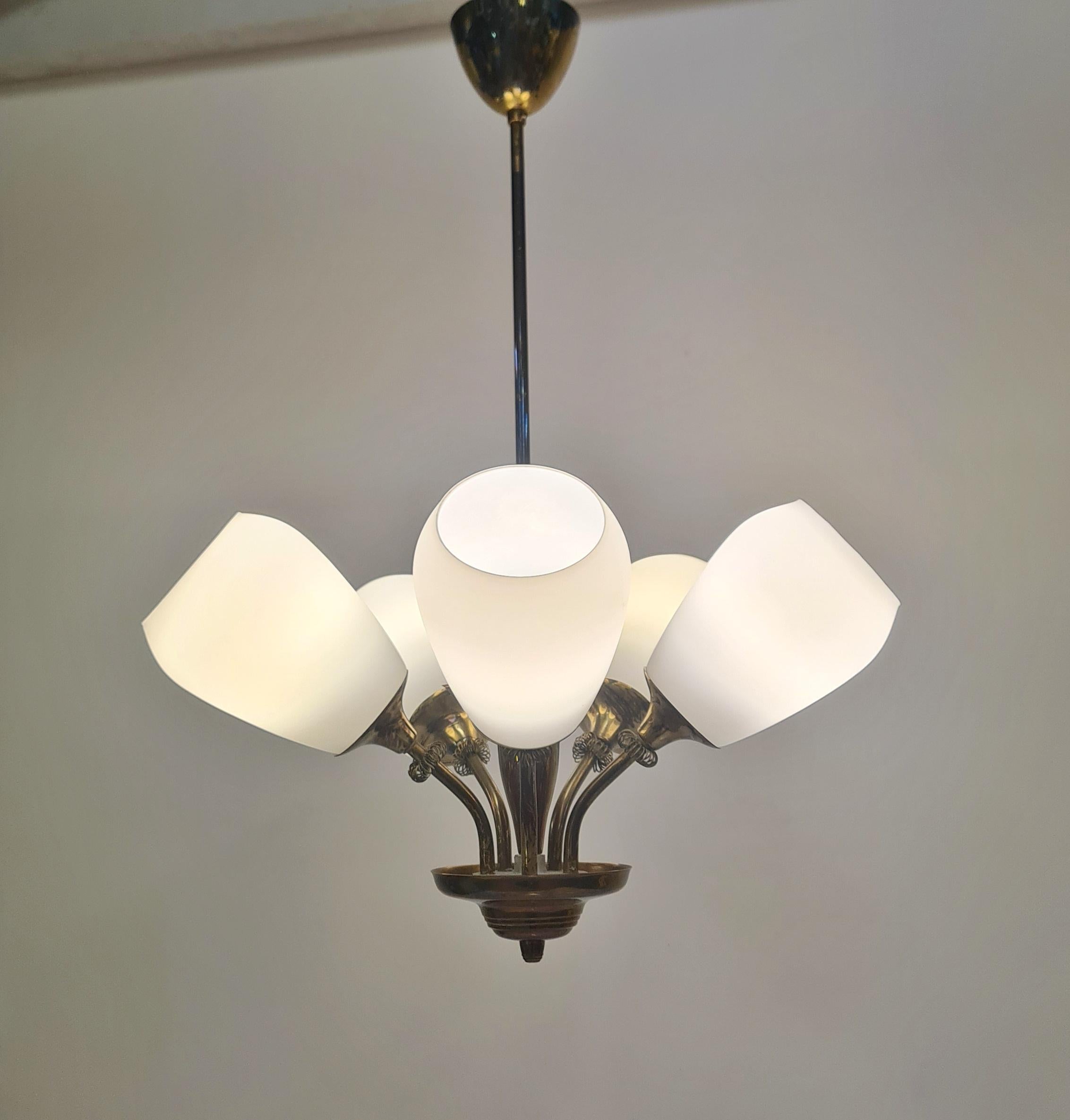 Lampada di design finlandese di metà secolo Model 62-102/5, ottone e vetro, Stockmann, anni '50 in vendita 1