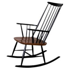 Sedia a dondolo in legno in stile moderno finlandese della metà del secolo, disegnata da Ilmari Tapiovaara per Asko