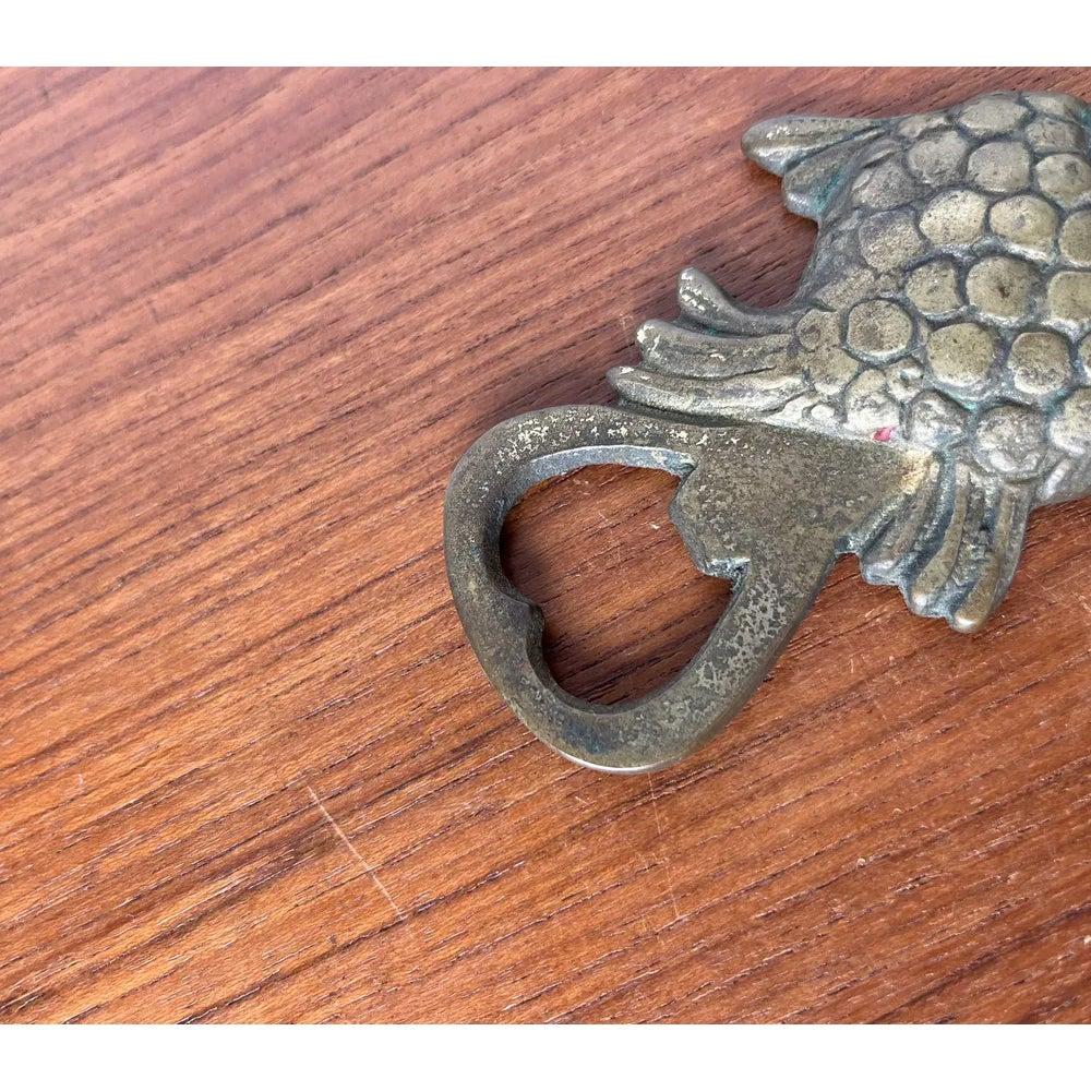 Mid-Century Modern Ouvre-bouteille en laiton en forme de poisson du milieu du siècle, années 1960 en vente