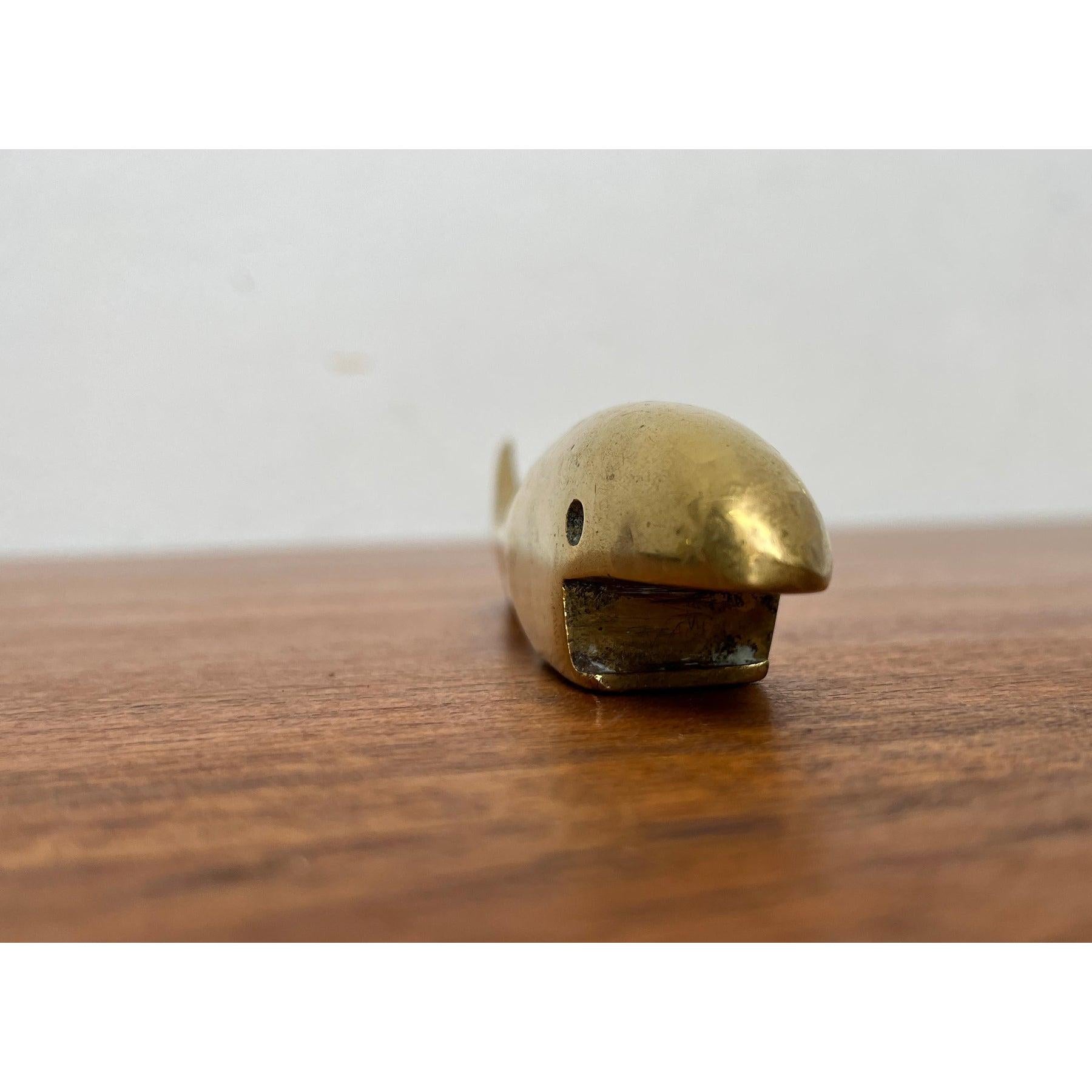 Ouvre-bouteille en laiton en forme de poisson du milieu du siècle 1960 en vente 1
