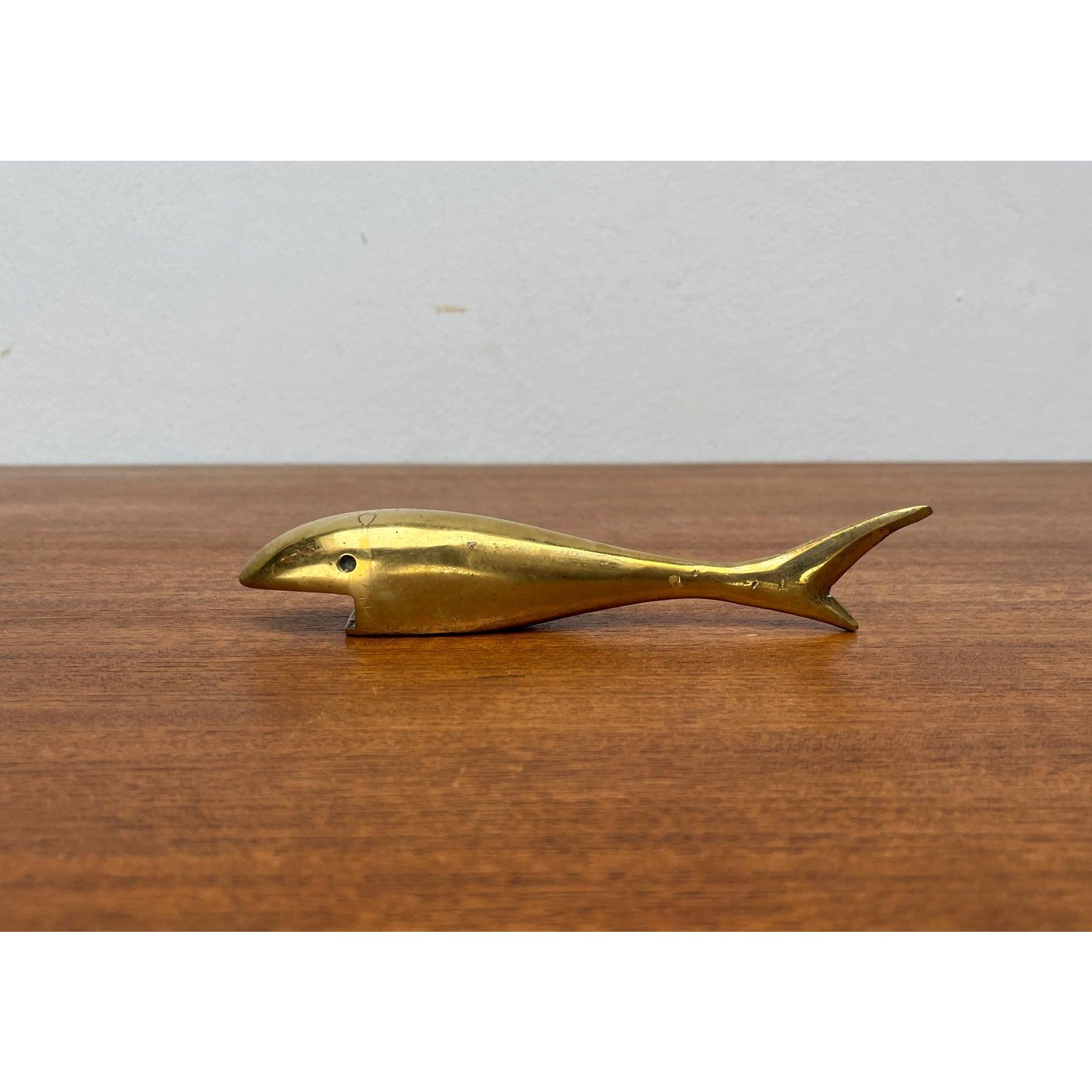 Ouvre-bouteille en laiton en forme de poisson du milieu du siècle 1960 en vente 3