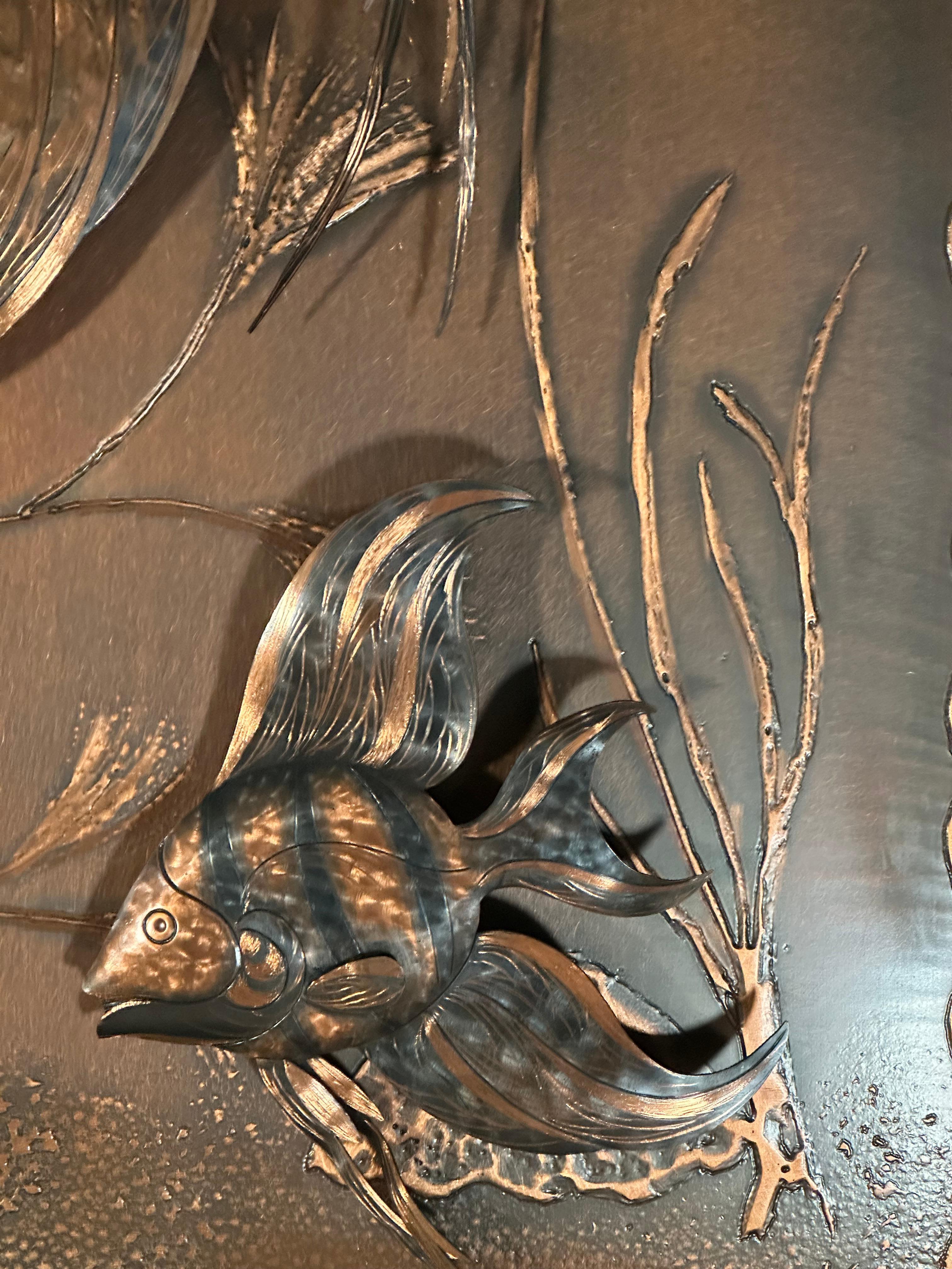 Cuivre Sculpture murale en cuivre représentant des poissons, années 1960 en vente