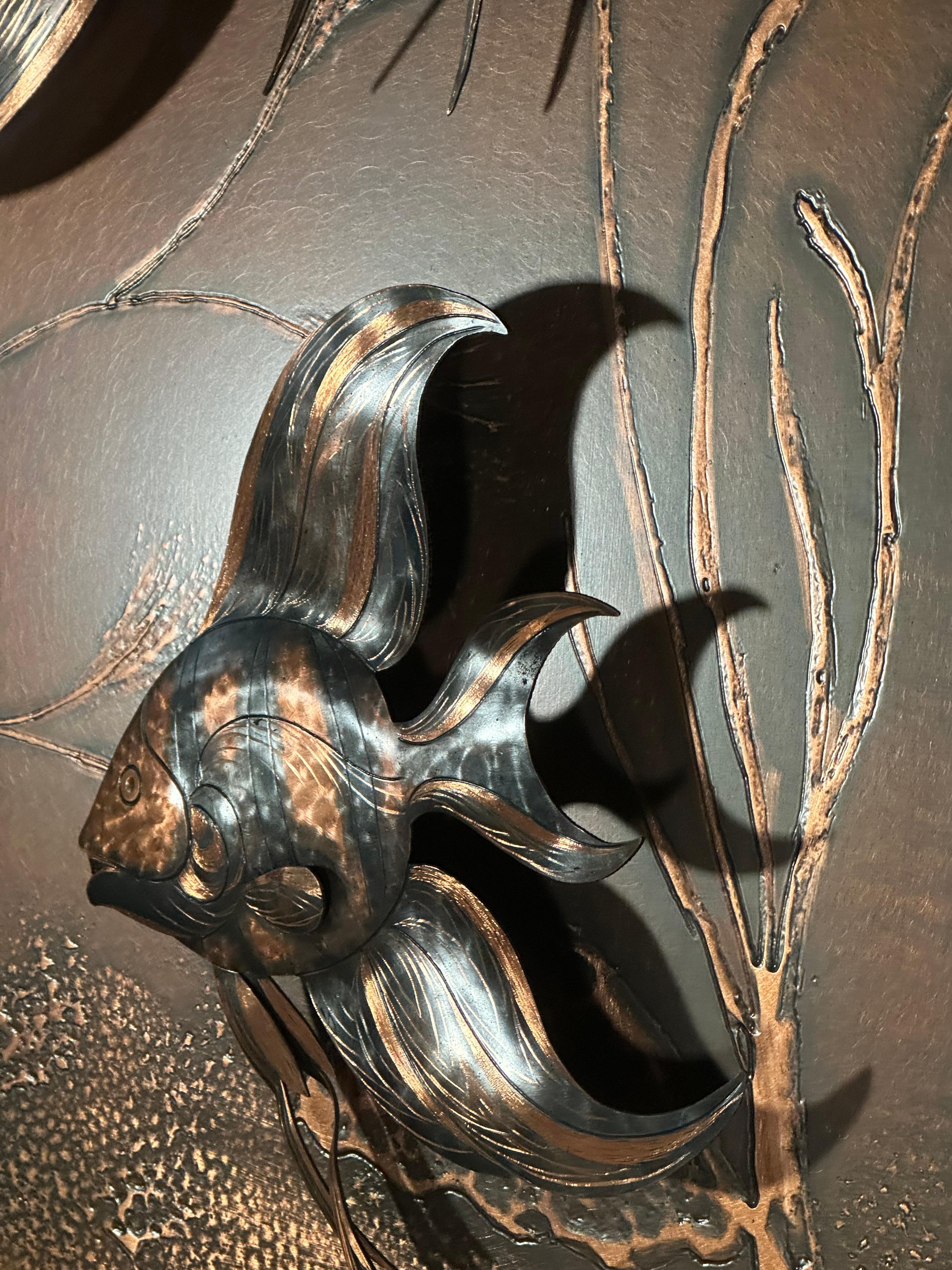 Sculpture murale en cuivre représentant des poissons, années 1960 en vente 3