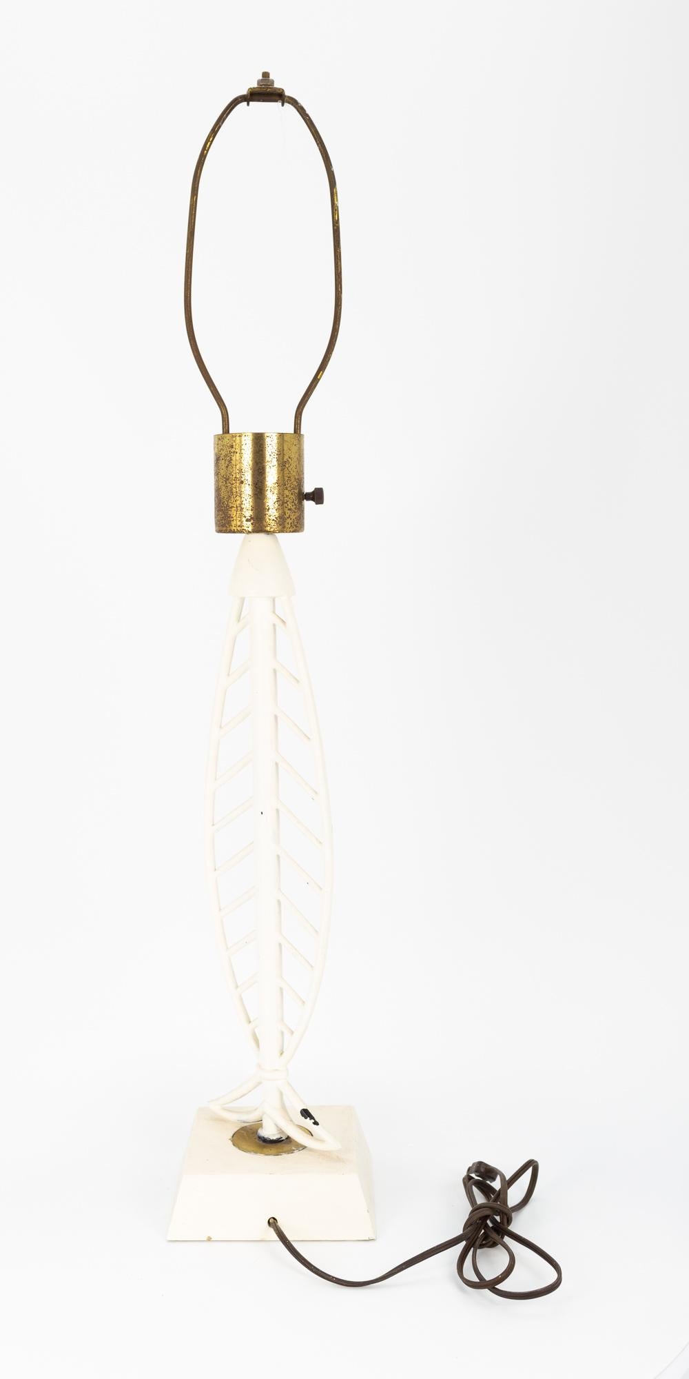 Mid-Century Modern Lampe de bureau blanche en forme de poisson du milieu du siècle dernier en vente