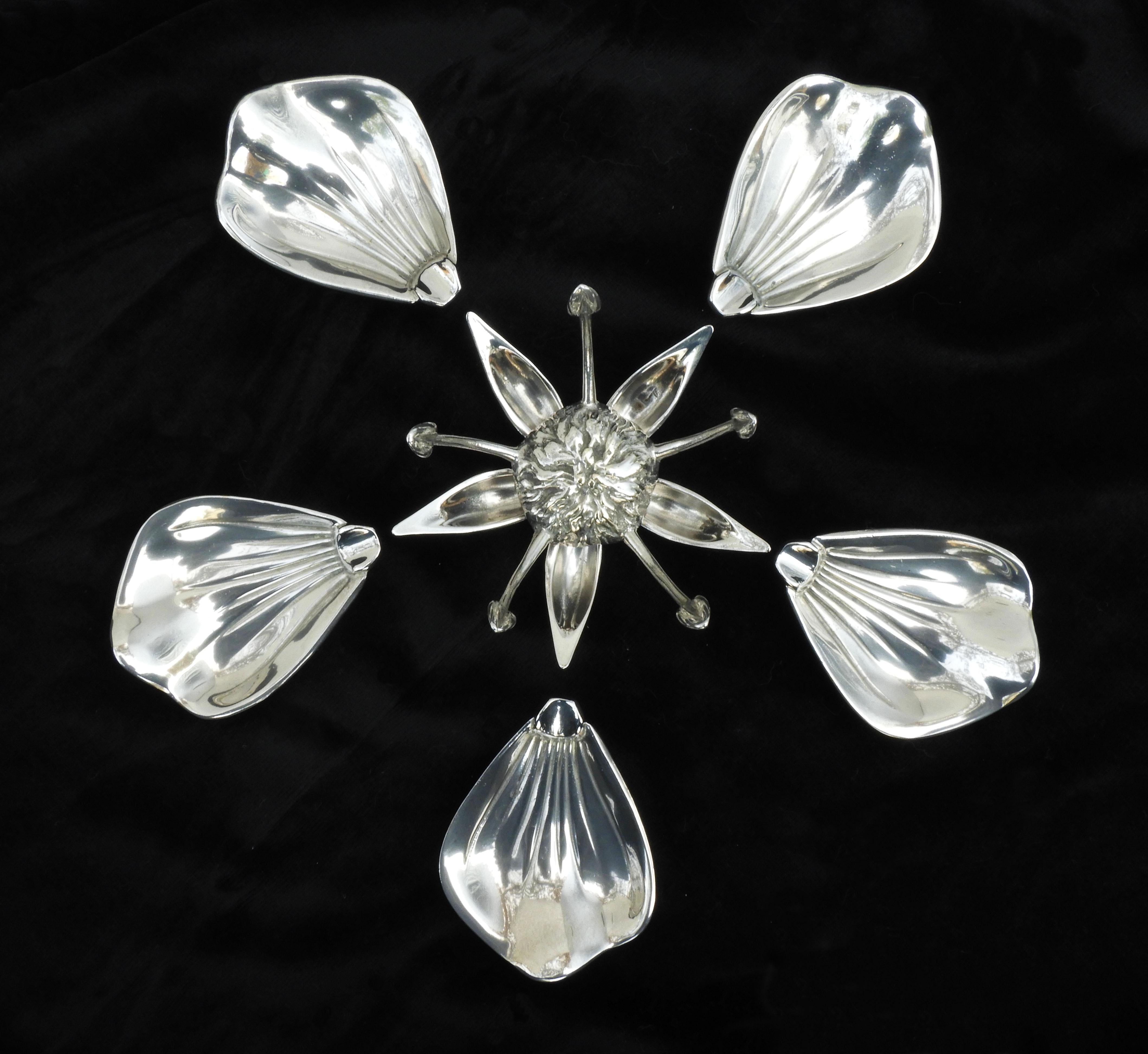 Mid Century Five Petal Flower Ashtray or Catch-all C1960s Italy 2
