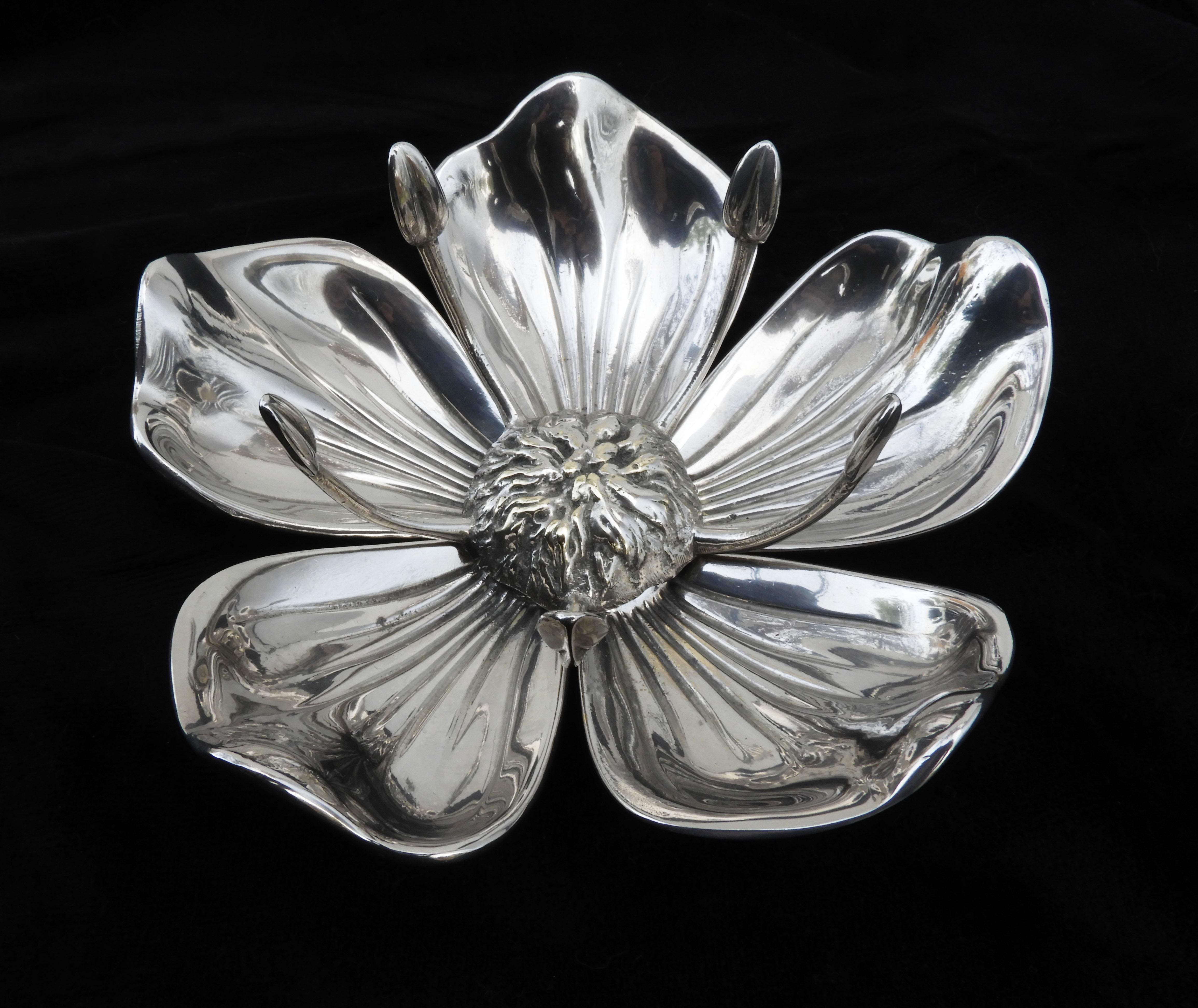 Mid Century Five Petal Flower Ashtray or Catch-all C1960s Italy For Sale 3