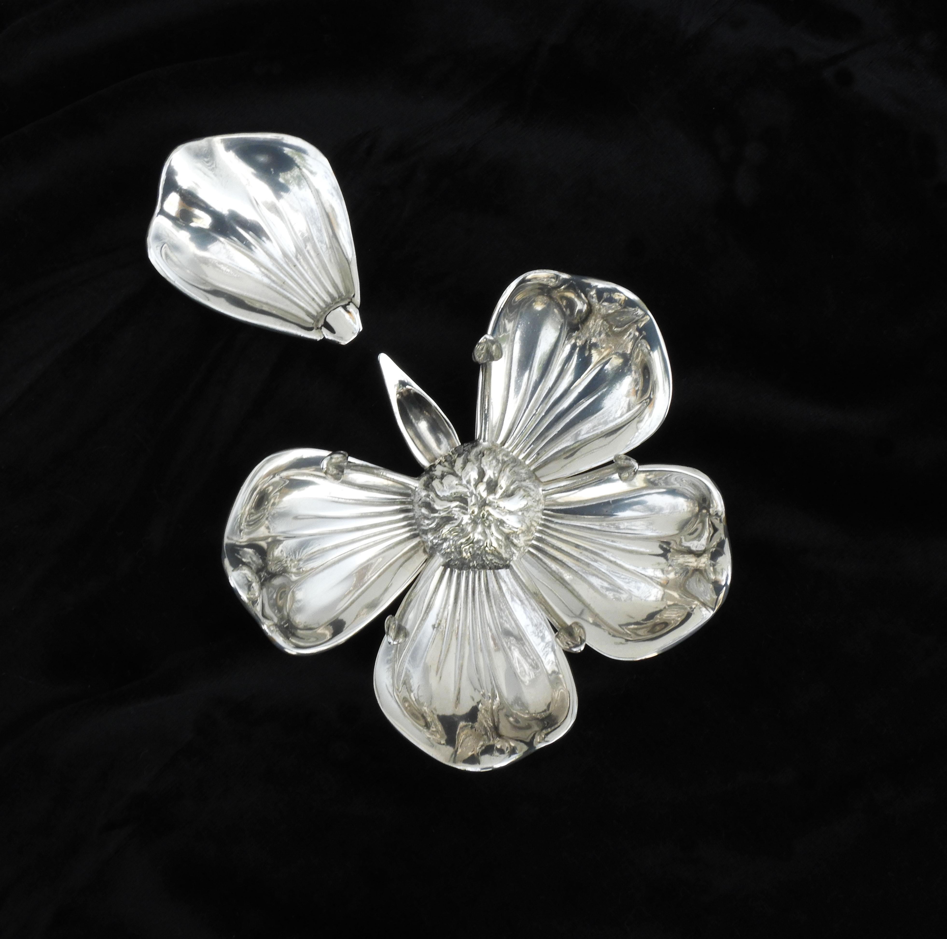Mid Century Five Petal Flower Ashtray or Catch-all C1960s Italy In Good Condition In Trensacq, FR