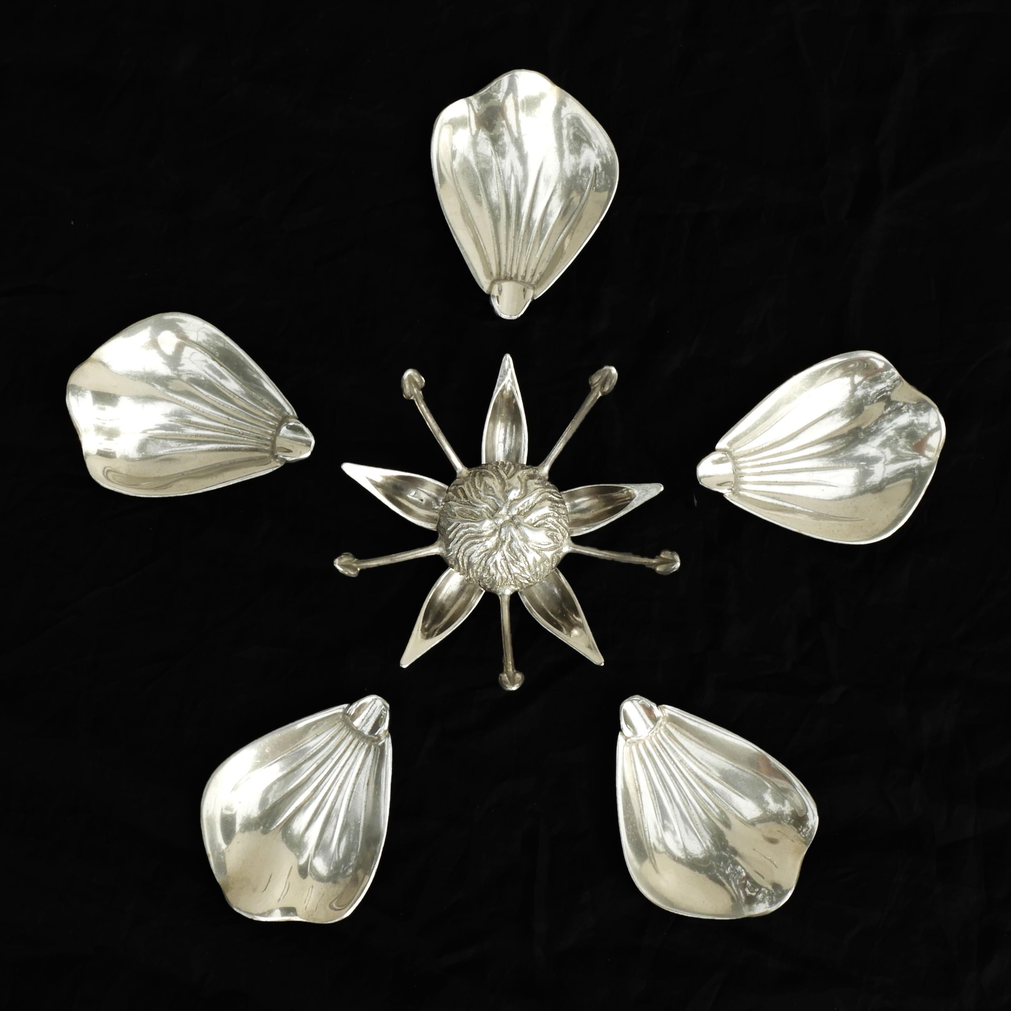 Mid Century Five Petal Flower Ashtray or Catch-all C1960s Italy 1