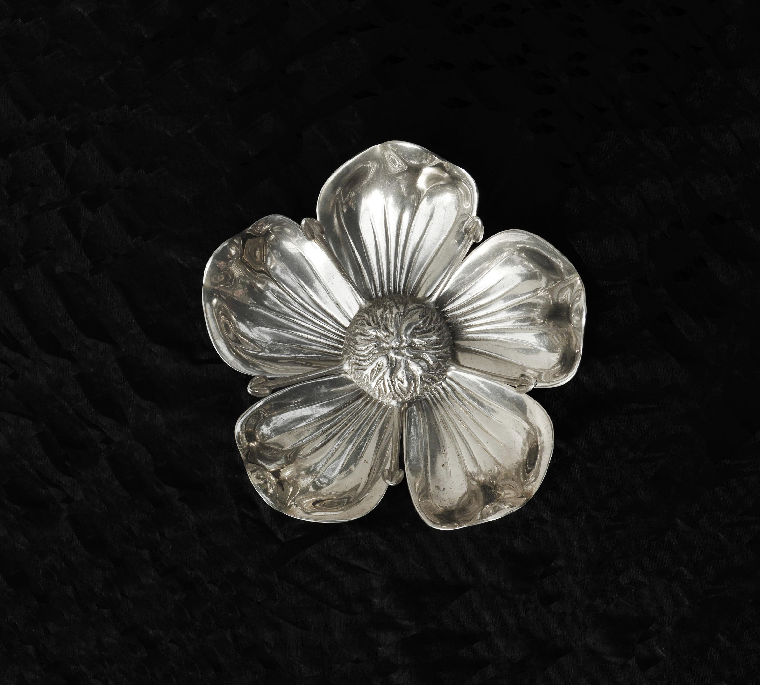 Hollywood Regency Mid Century Five Petal Flower Gucci Style Ashtray or Catch-all C1960s Italy