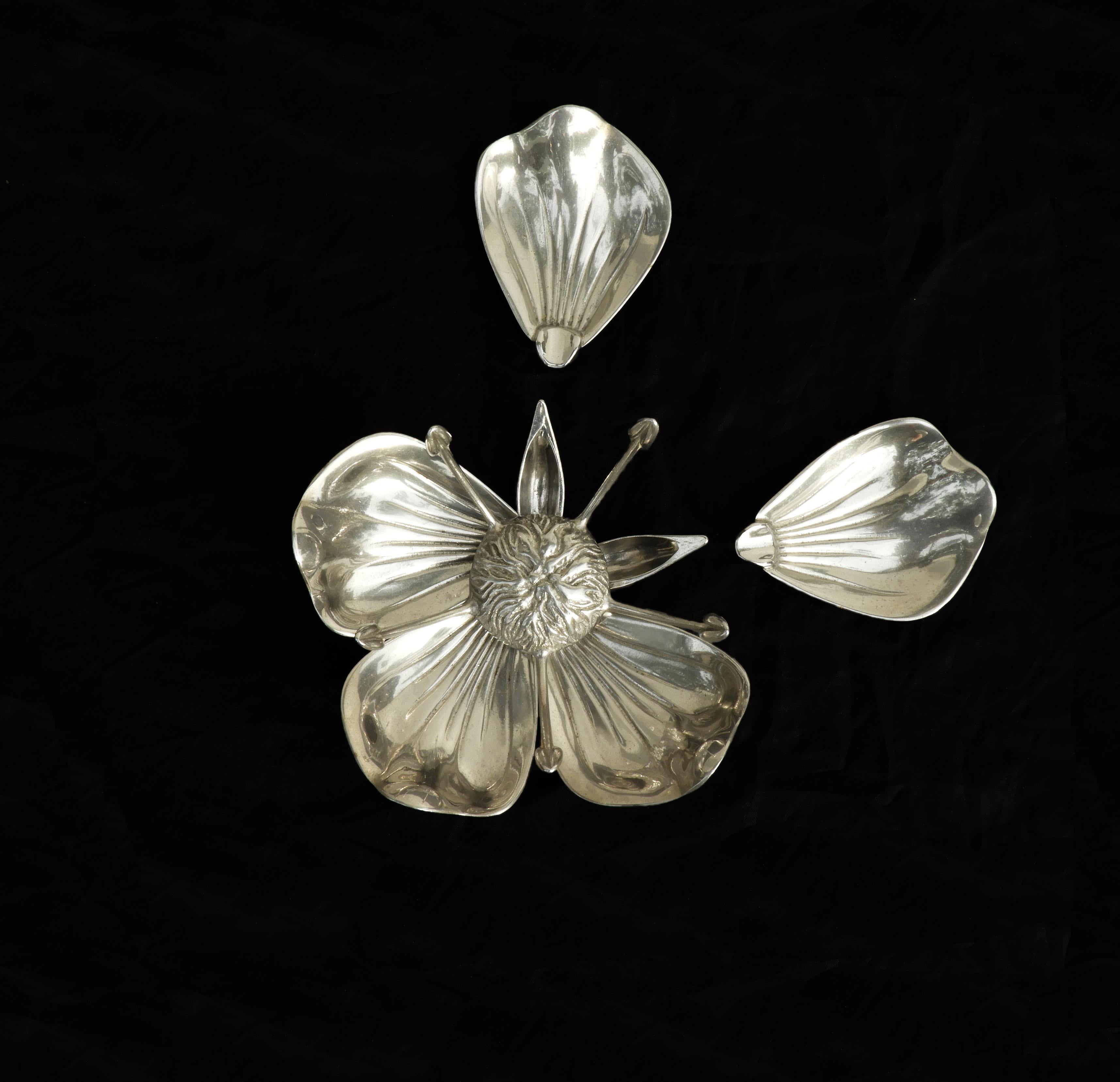 Mid Century Five Petal Flower Gucci Style Ashtray or Catch-all C1960s Italy In Good Condition In Trensacq, FR