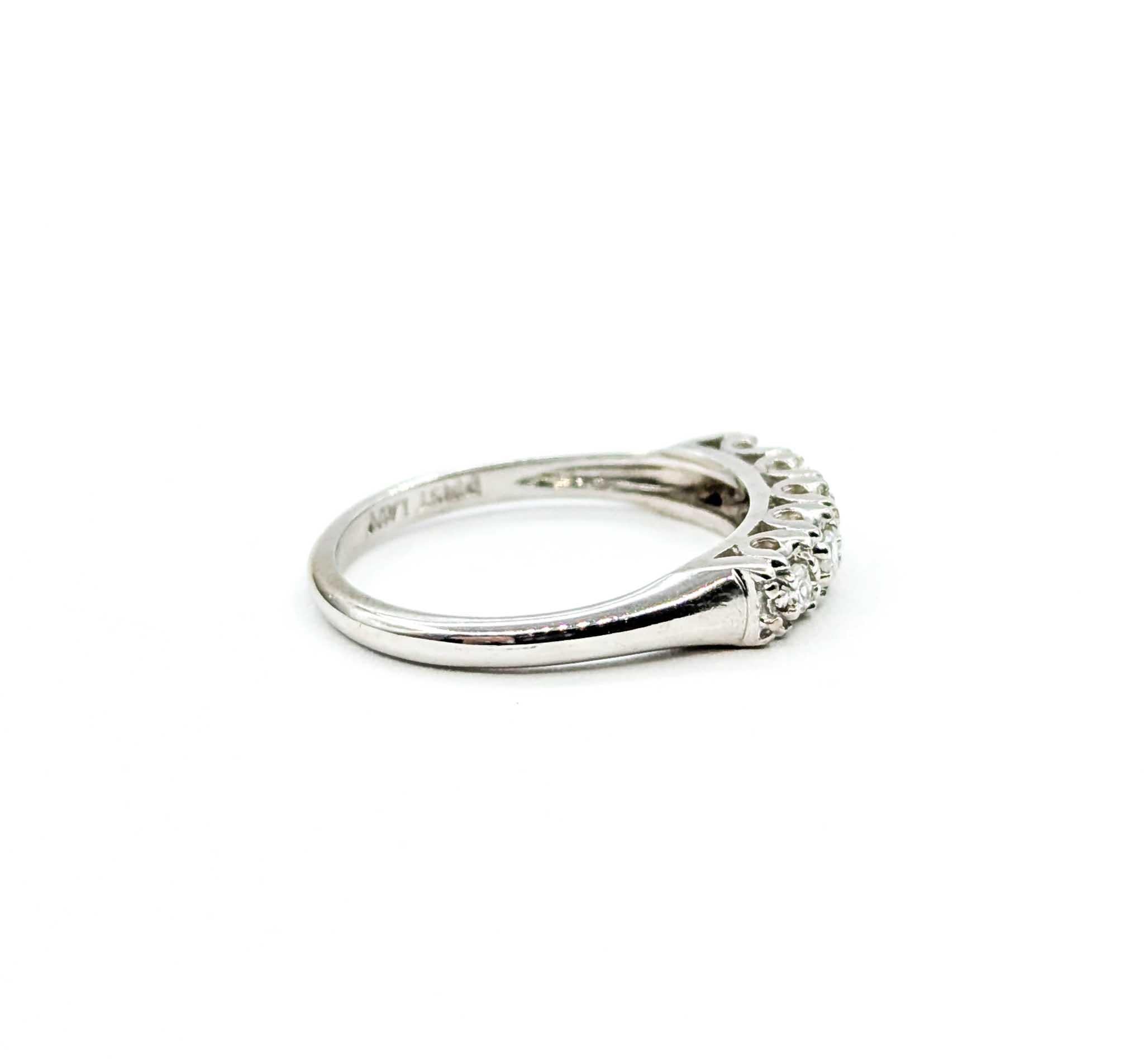Bandeau du milieu du siècle en or blanc 14k avec cinq pierres et diamants en vente 1
