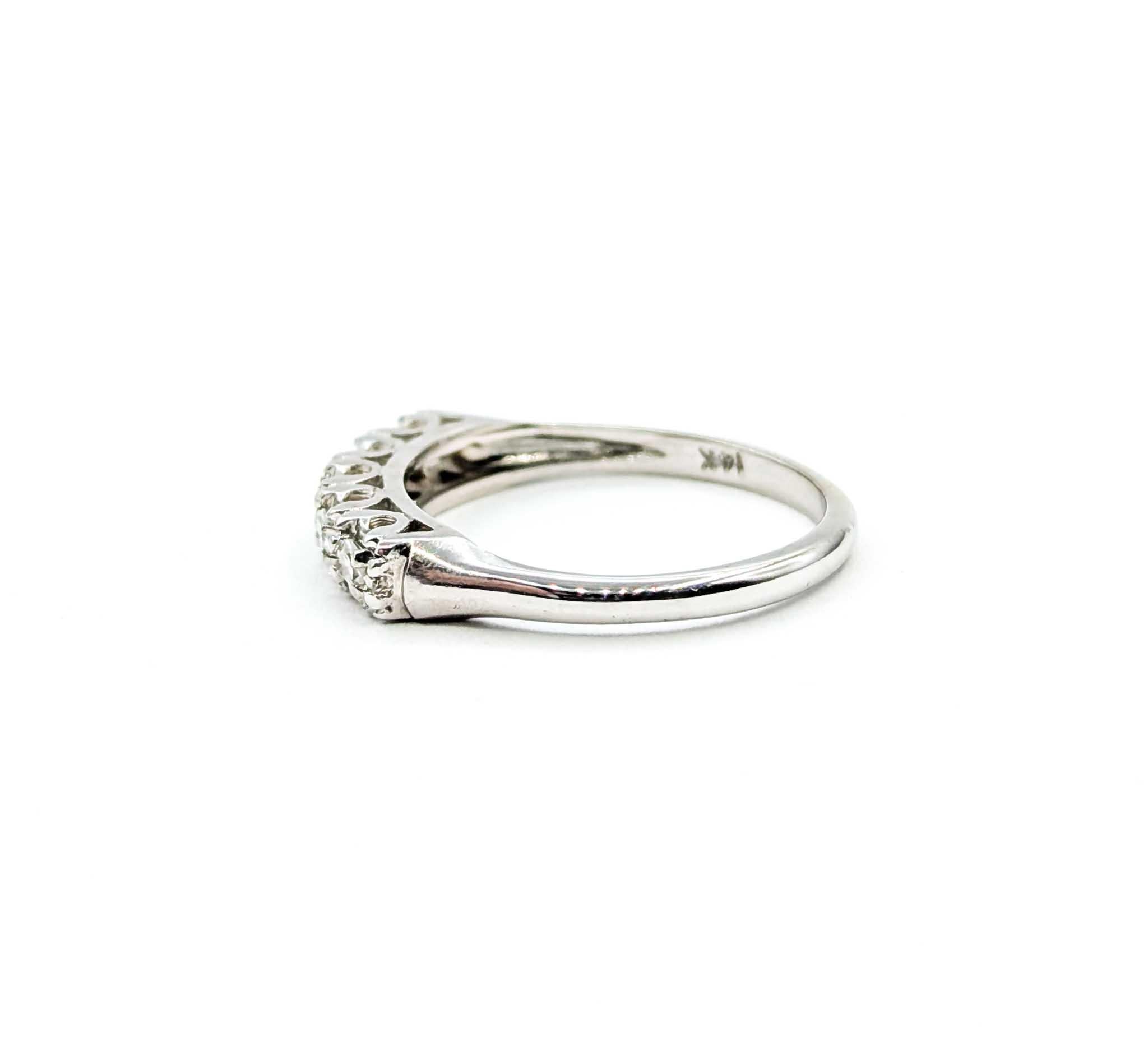 Bandeau du milieu du siècle en or blanc 14k avec cinq pierres et diamants en vente 3