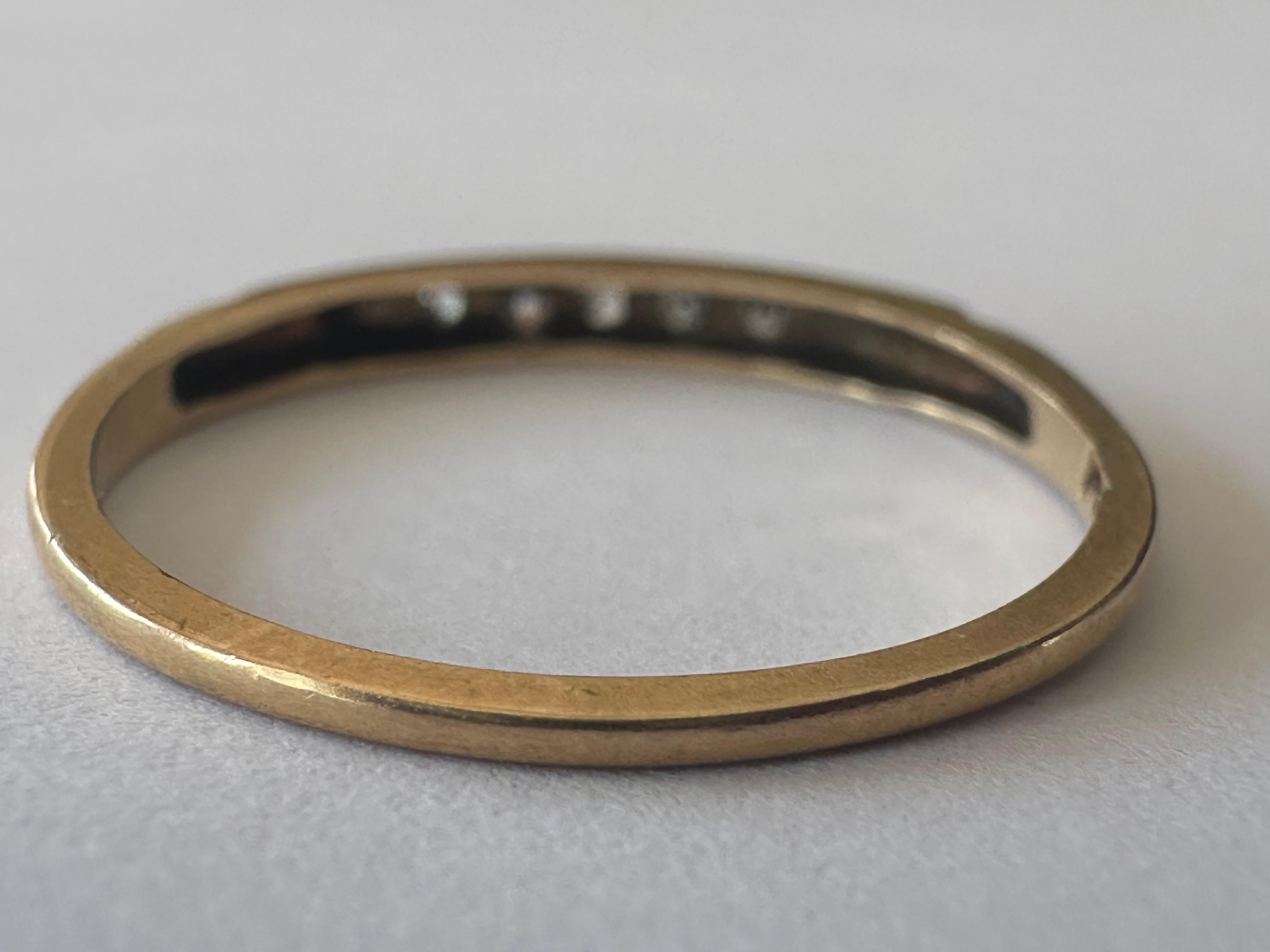 Mid-Century Five Stone Diamond Two-Tone Wedding Band  In Good Condition For Sale In Denver, CO