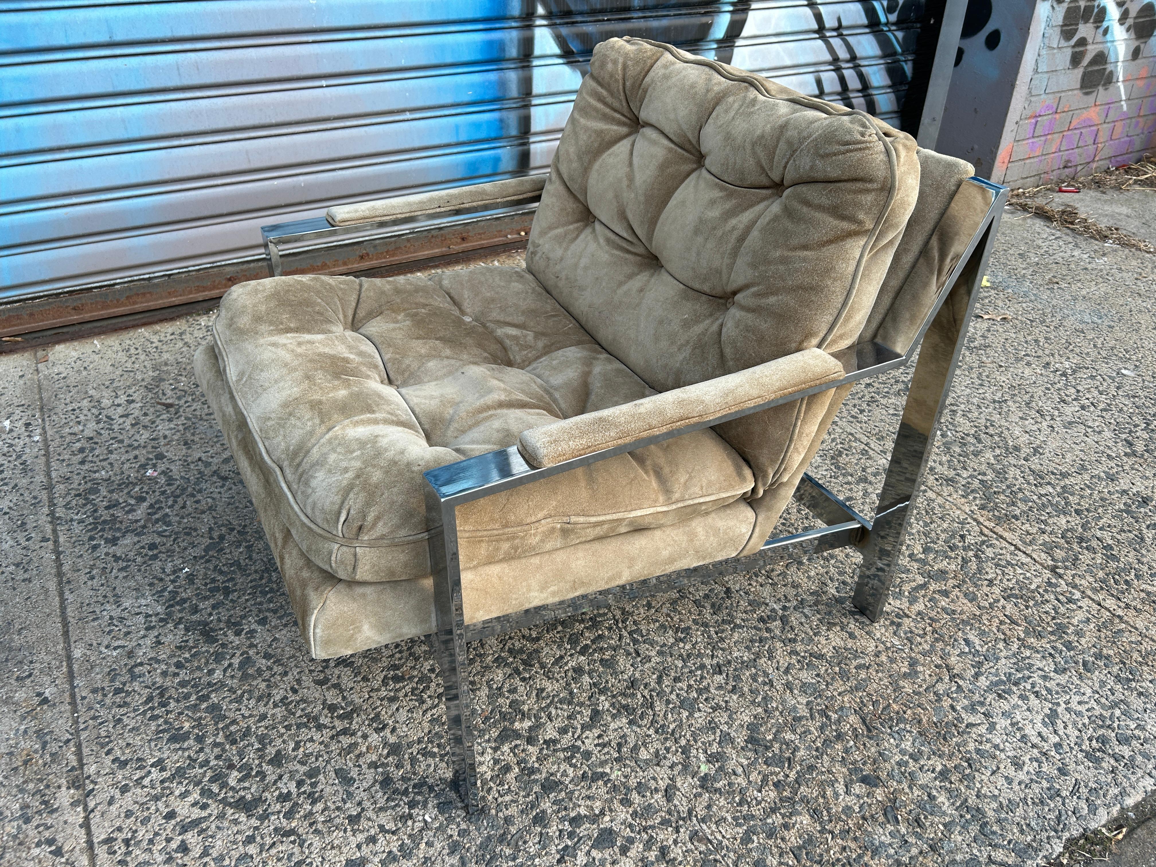 For your consideration is this iconic flat bar chrome lounge chair by Cy Mann.
Original leather suede upholstery in beige tan. Cy Mann is mostly recognized for this chrome lounge chair and other 1970s designs similar to Milo Baughman and Leon Rosen