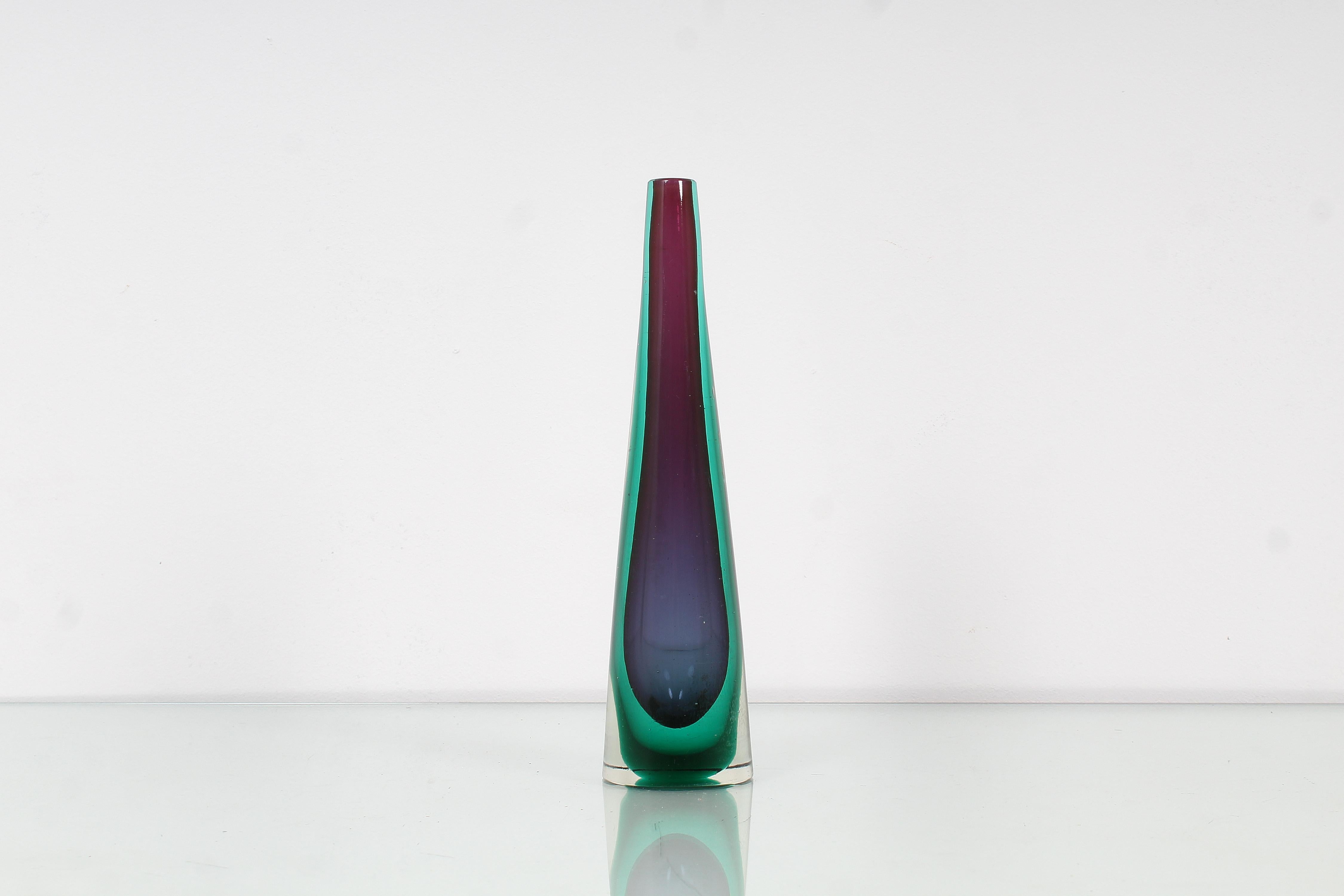 Refined single-flower vase with a conical shape in blue, purple and green submerged Murano glass. Attributed to Flavio Poli, Venice 1960s.
Wear consistent with age and use