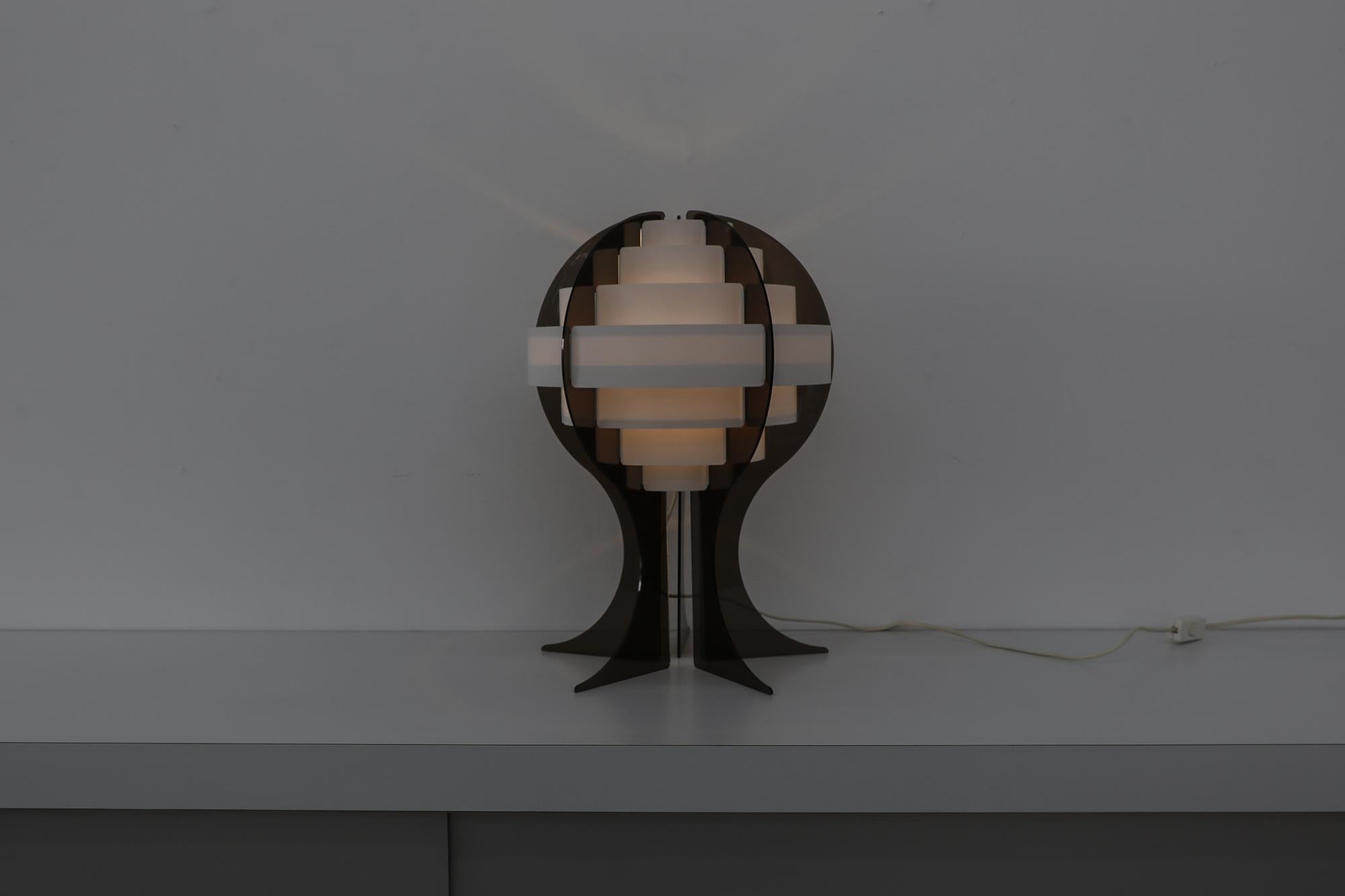 Milieu du XXe siècle Lampe de table en acrylique Brylle and Preben Jacobsen, années 1960 en vente