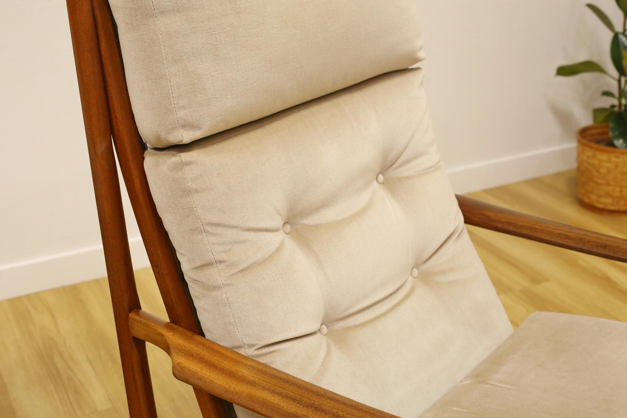 Mid Century FLER 'KARINGA' Armchairs For Sale 10