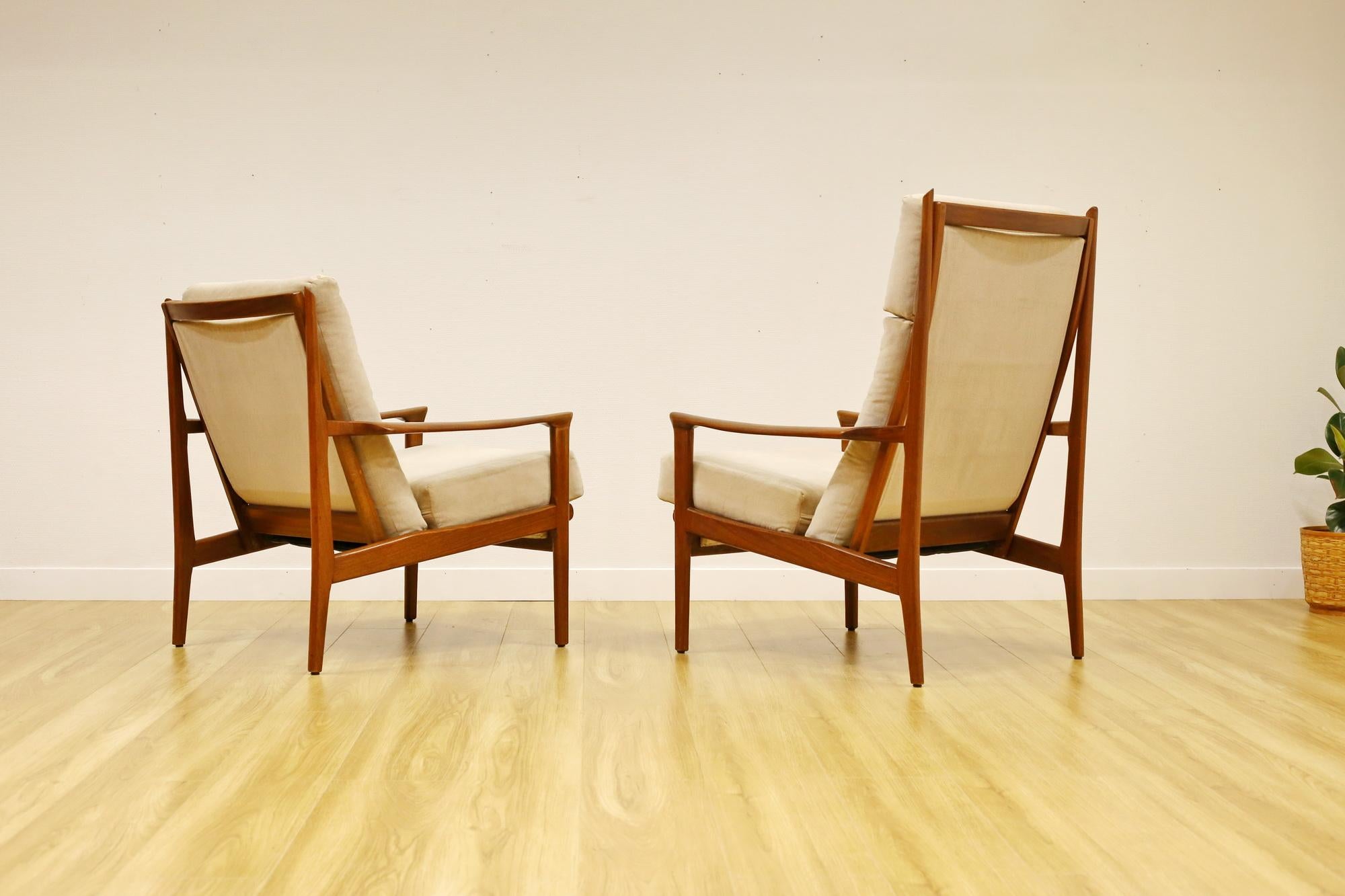 Mid Century FLER 'KARINGA' Armchairs For Sale 11