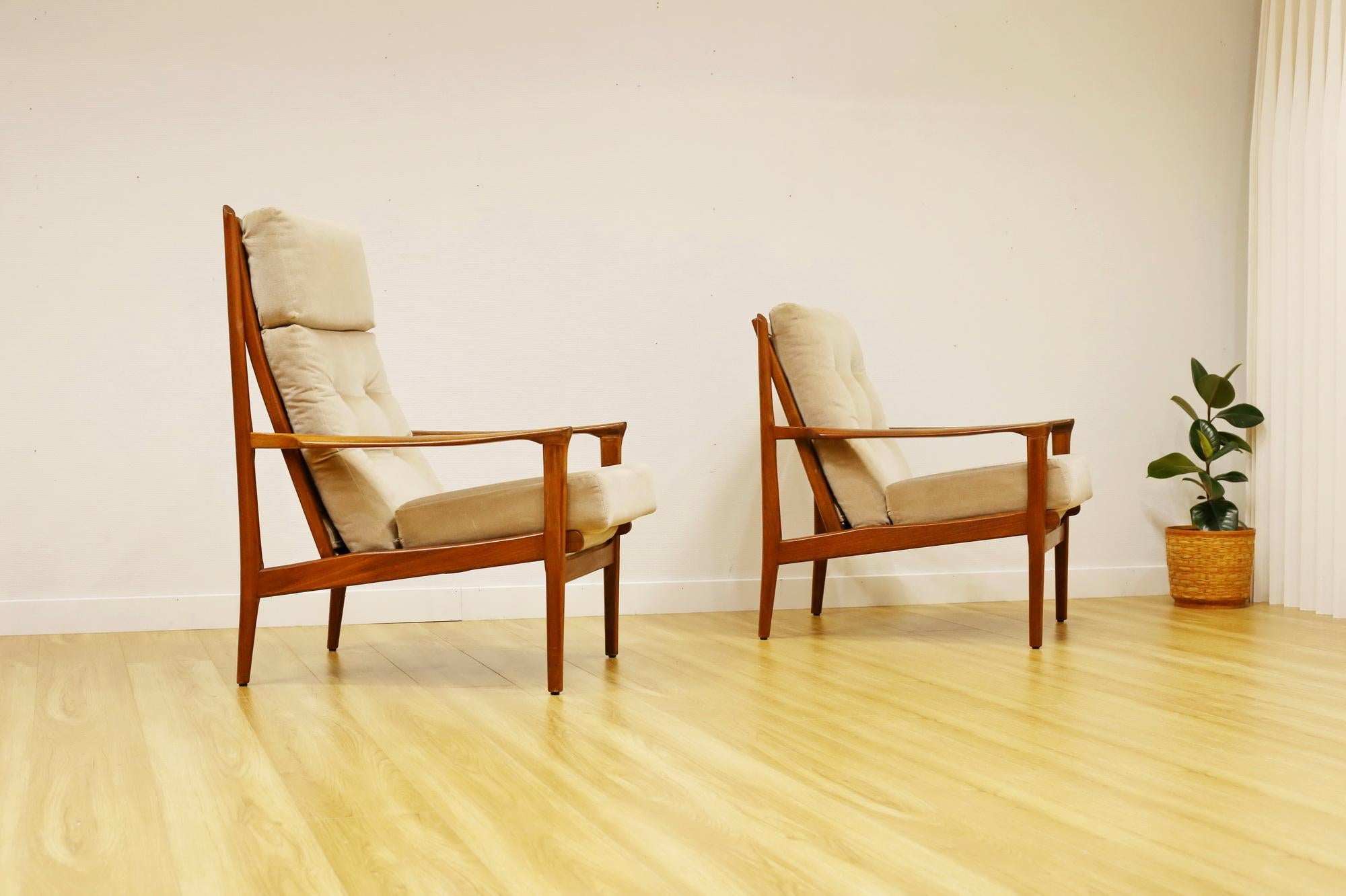 A Pair  [FLER] 'KARINGA'  armchairs in good original condtion.

[Mathcing Daybed for auction too, pls see my other listings.]

Beautifully sculpted mahogany frame is strong, no wobbly.

Upholstery about 10 years old, still in OK condition. But pls