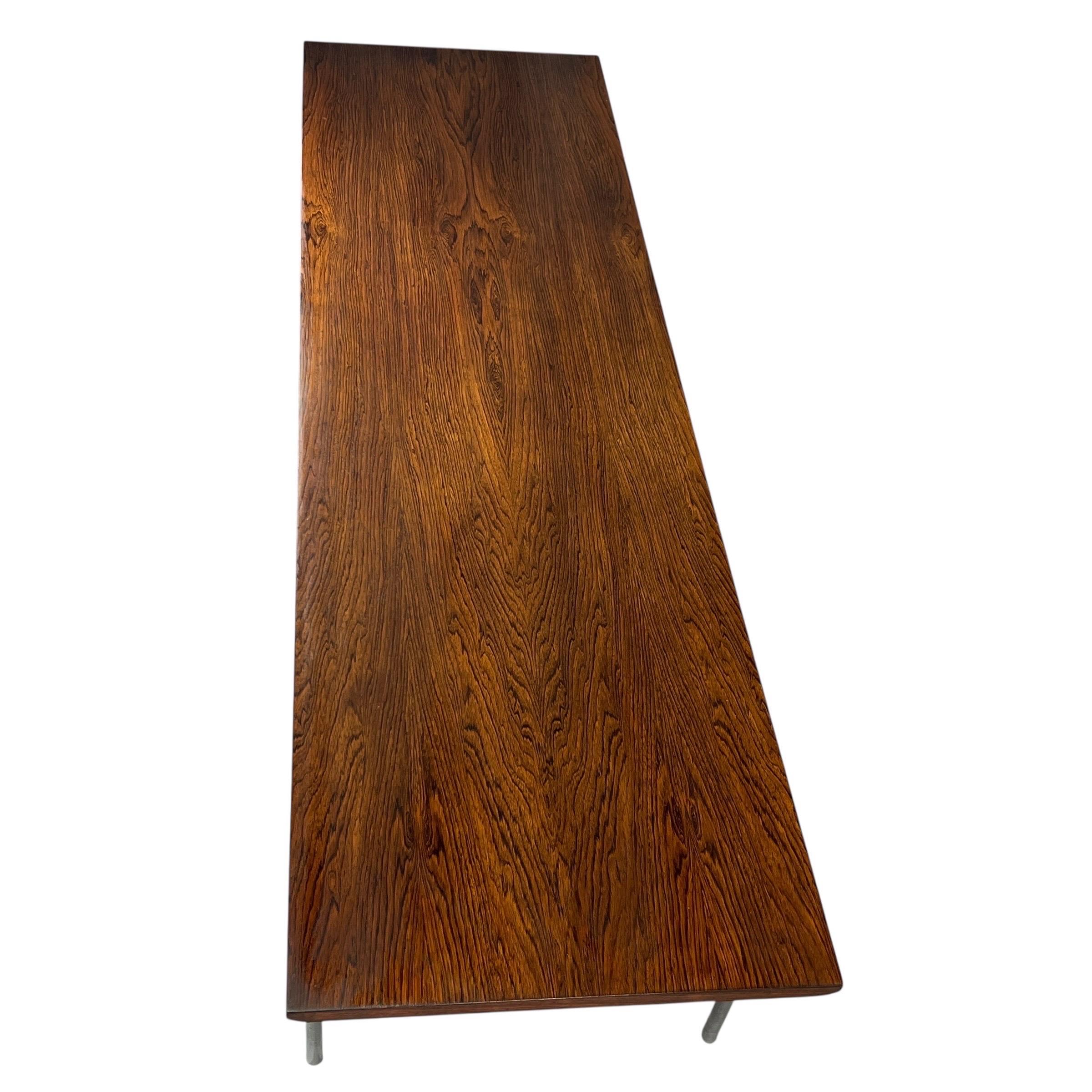 Mesa baja flotante de palisandro de mediados de siglo Moderno de mediados de siglo en venta