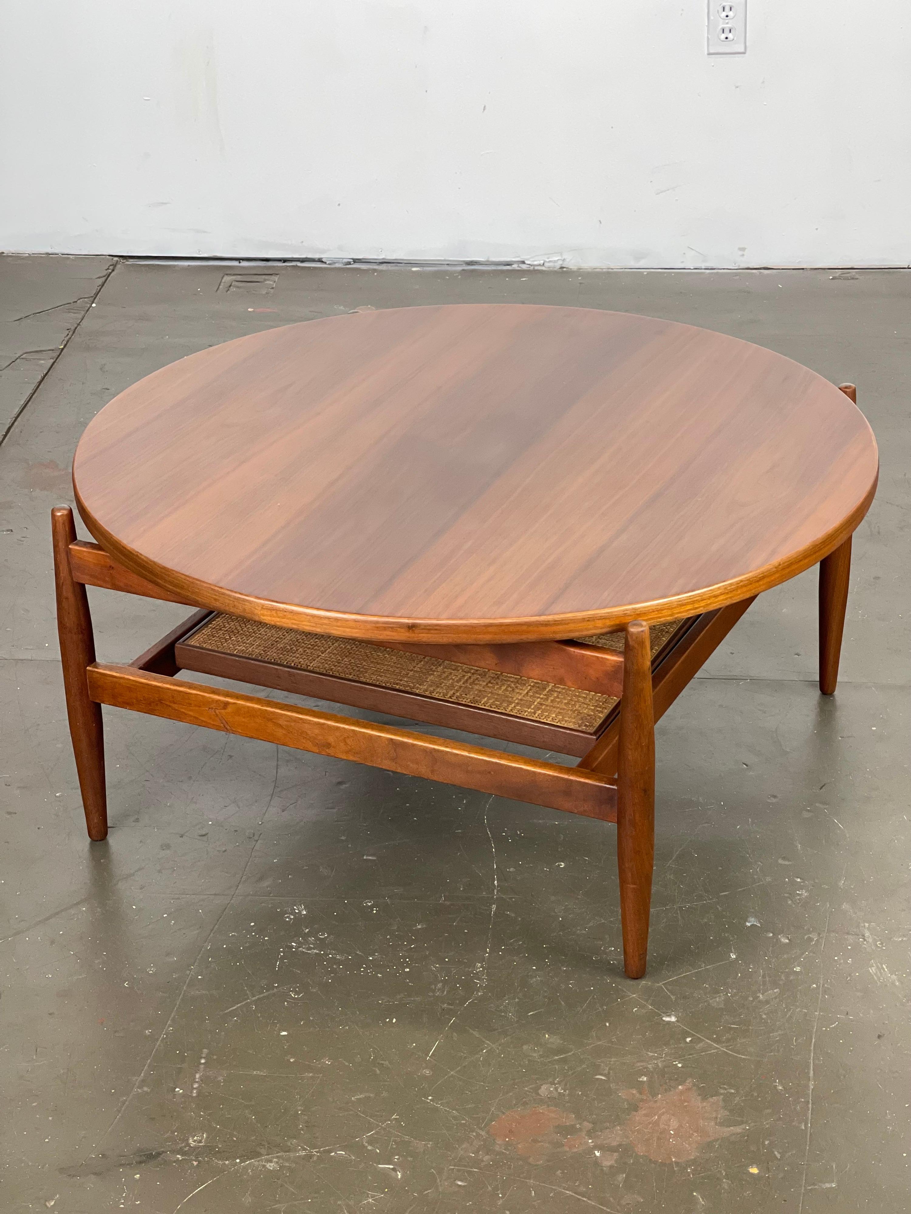 American Mid Century Floating Round Cocktail Table by Jens Risom in Walnut and Cane