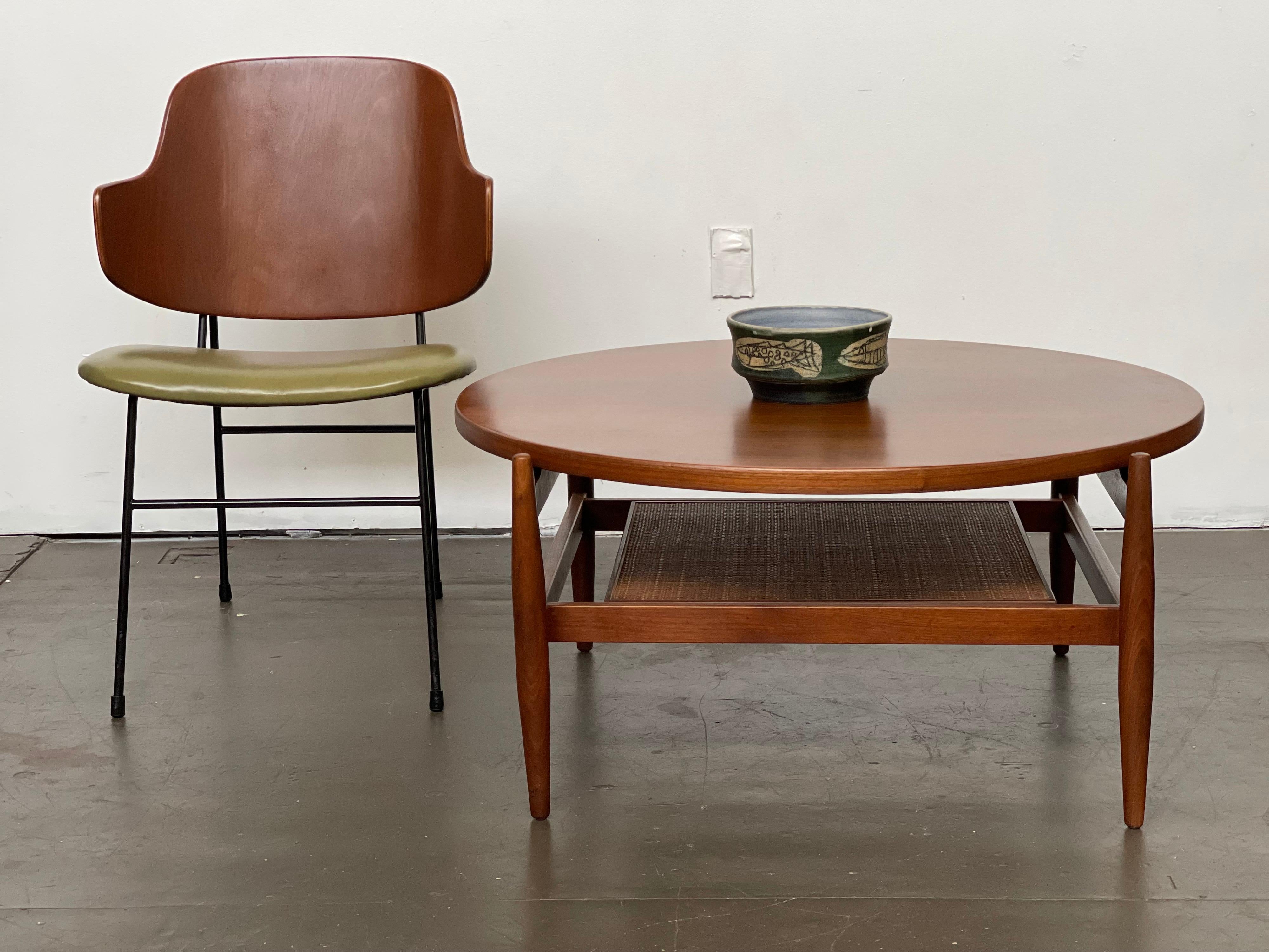 Mid Century Floating Round Cocktail Table by Jens Risom in Walnut and Cane In Good Condition In Framingham, MA