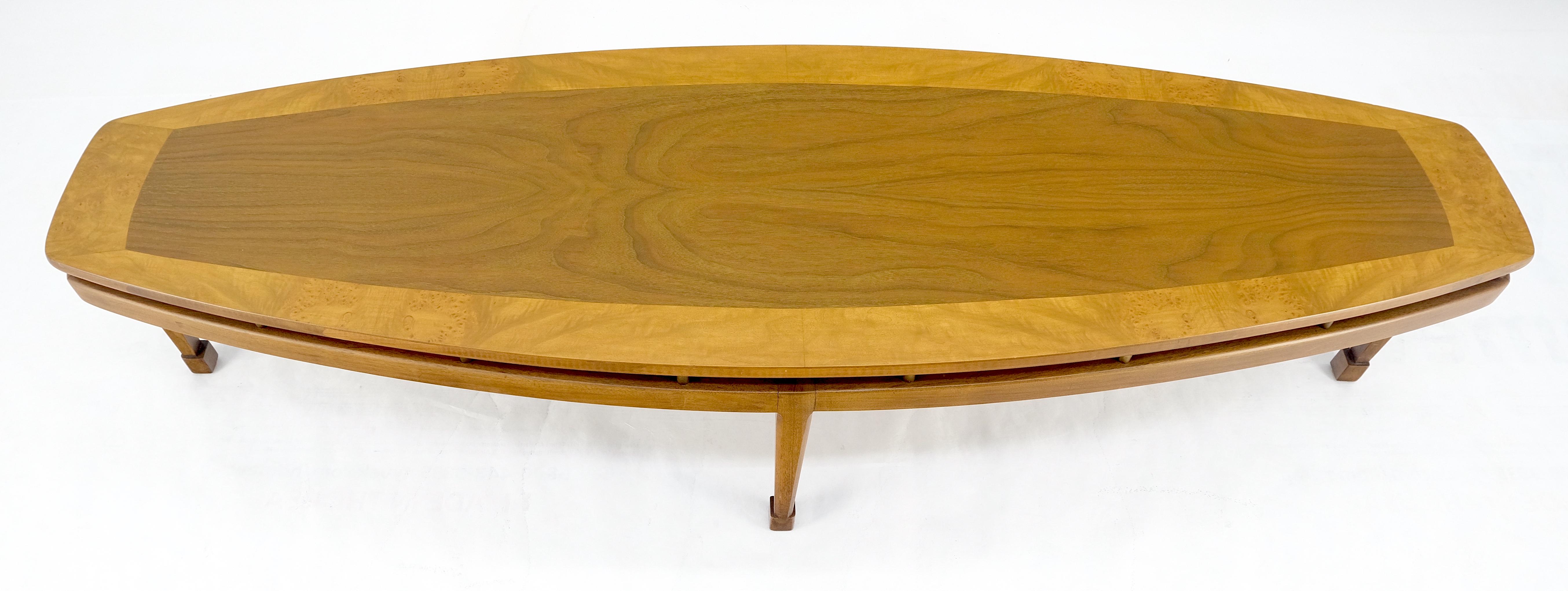 Américain Table basse ovale mi-siècle en ronce de bois avec plateau flottant MINT ! en vente