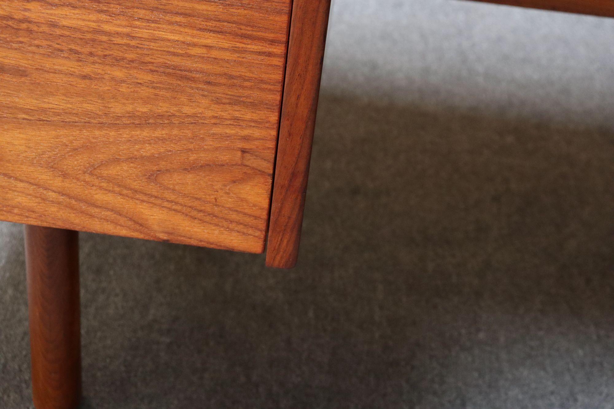 Mid Century Schreibtisch mit schwebender Platte aus Nussbaumholz von Milo Baughman für Glenn of California im Angebot 11