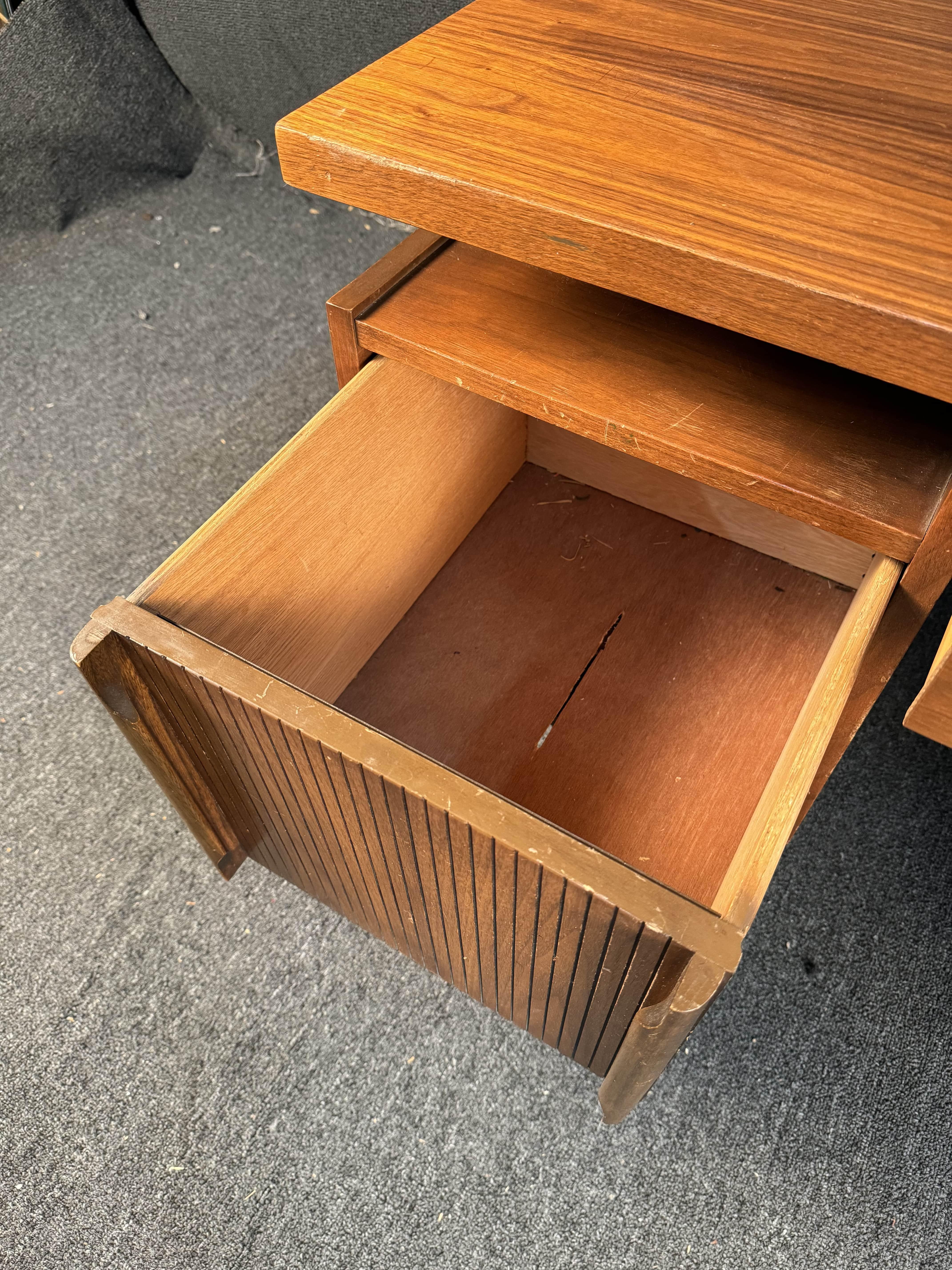 Mid-Century Floating Walnut Desk by Hooker Furniture For Sale 1