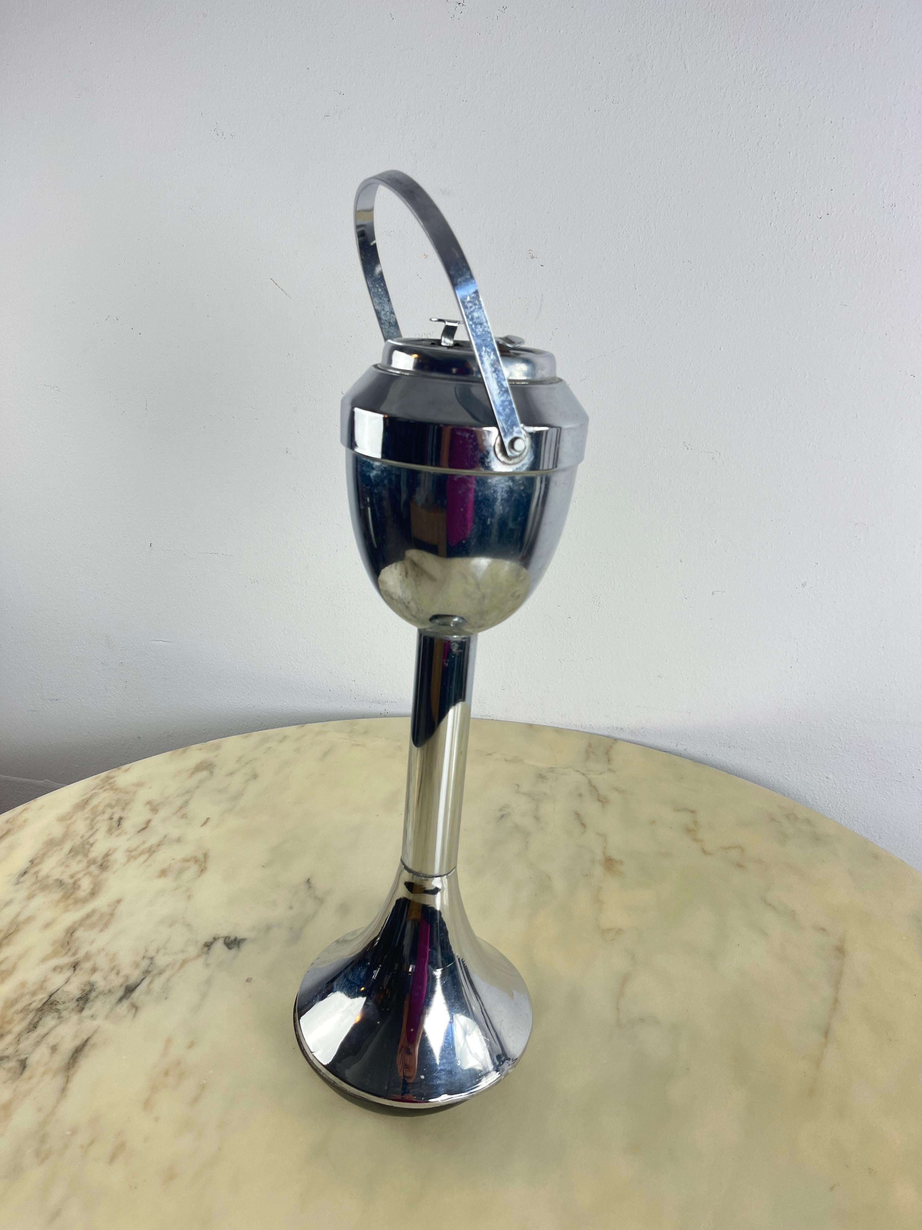 Bodenaschenbecher aus der Jahrhundertmitte Italienisches Design/One 1960s (Mitte des 20. Jahrhunderts) im Angebot