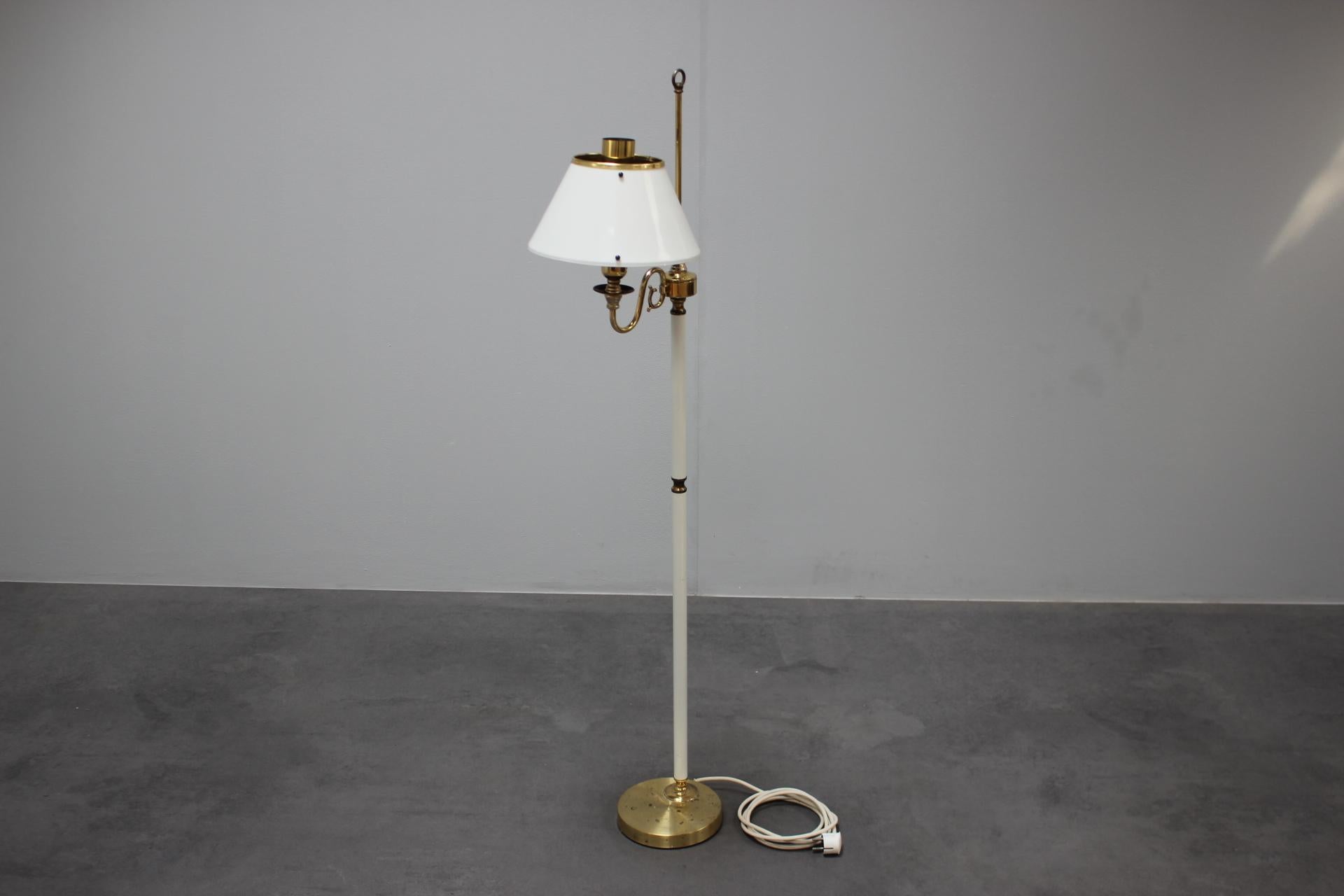 - Mid-Century Floor Lamp, 1970s, Germany,
- made of Metal and Brass,
- shows signs of wear and age (scratches, etc.),
- In original good condition