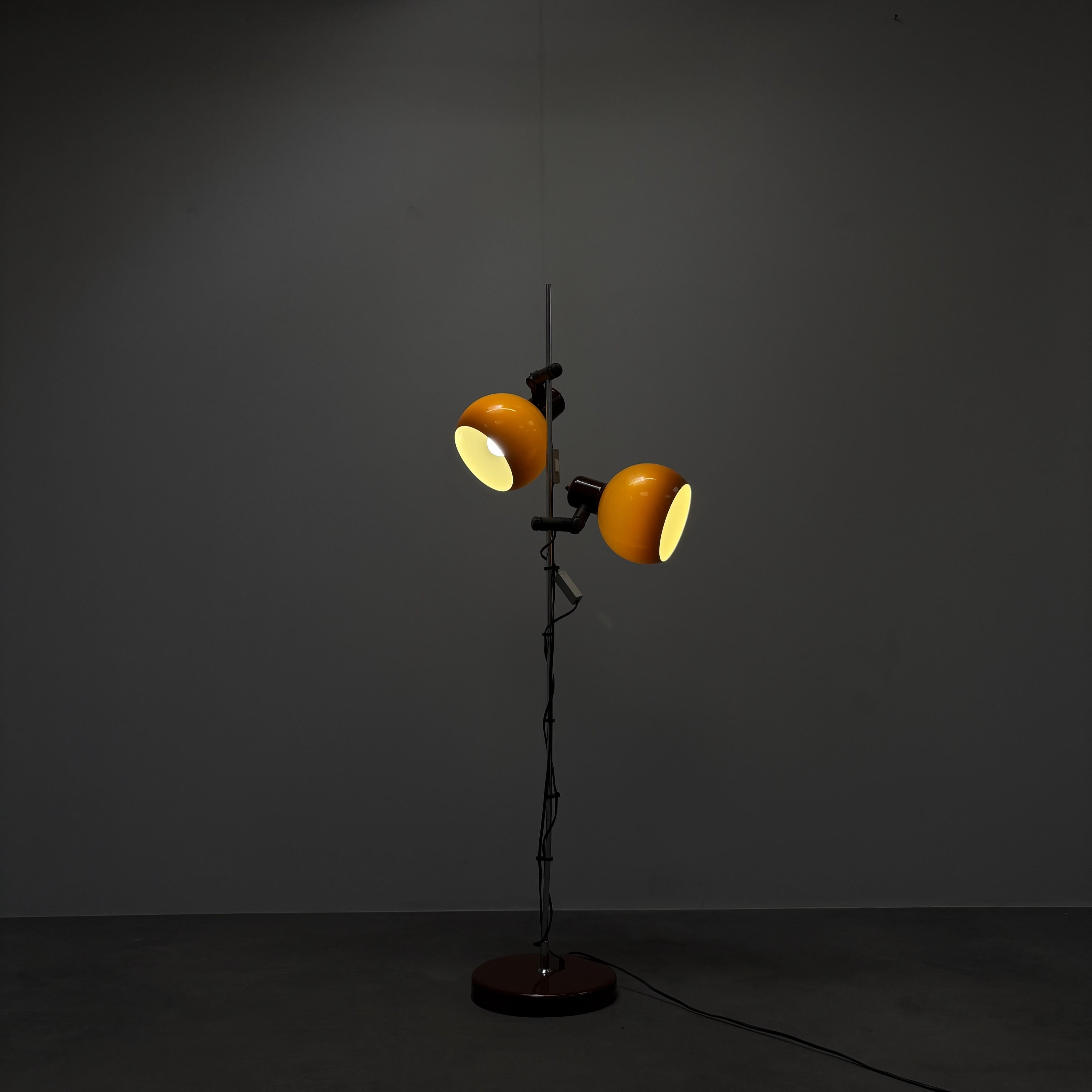 Stehlampe aus der Mitte des Jahrhunderts, 1970er Jahre, Ungarn (Metall) im Angebot
