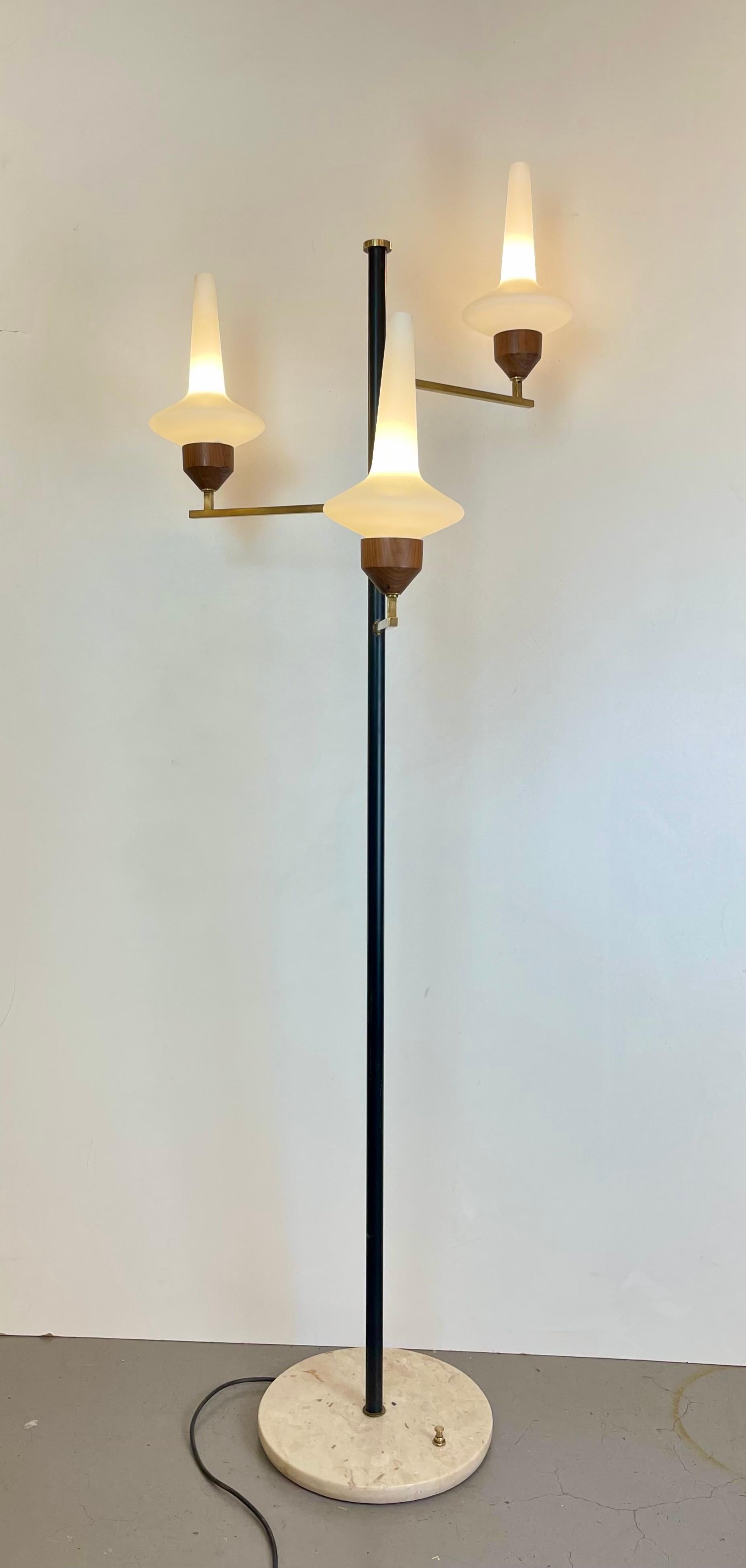 Mid-Century Modern Lampadaire Mid-Century att. À Stilnovo, années 1950 en vente