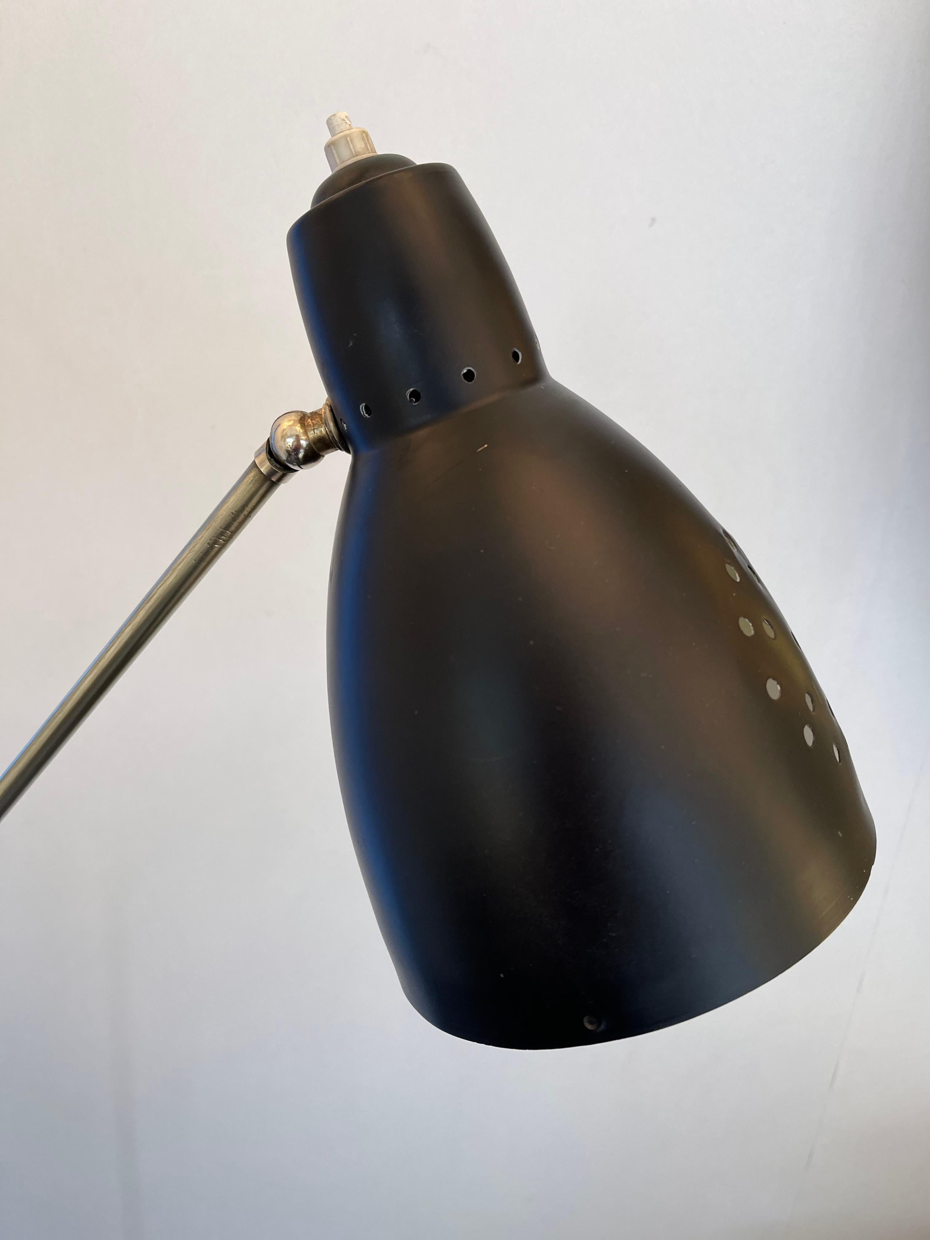 Mid Century Floor Lamp Brass and Lacquered Metal, Italy, 1950s For Sale 6